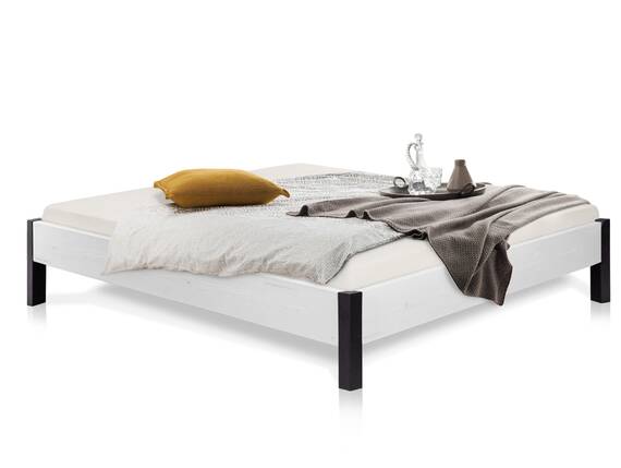 LUKY Bett Metallfuß, ohne Kopfteil, Material Massivholz, Fichte weiß lackiert 120 x 200 cm DETAIL_IMAGE