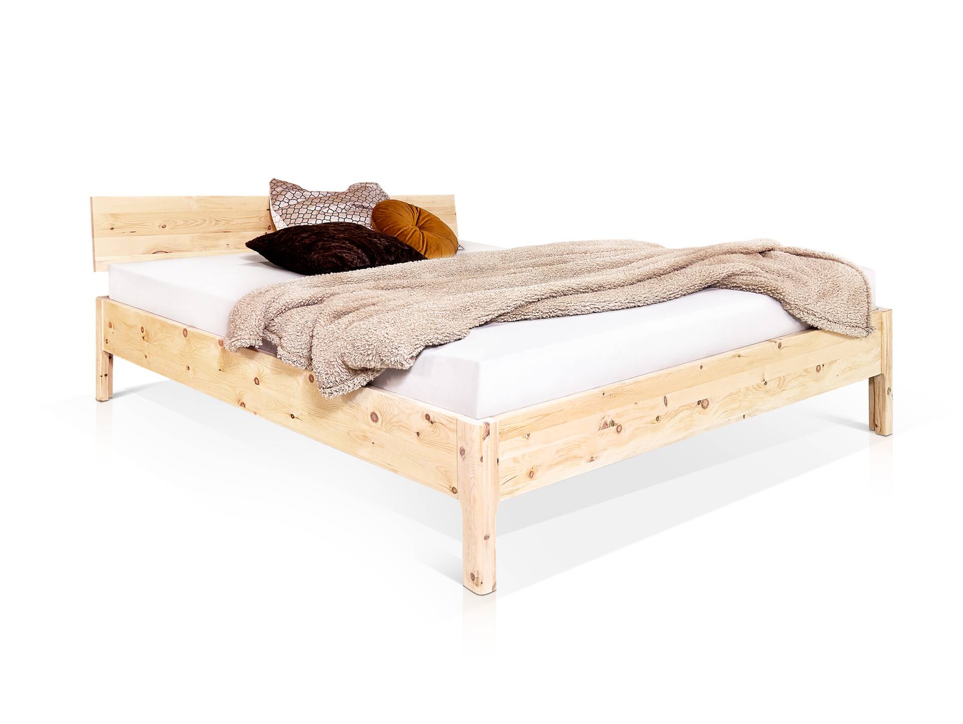 ZANDOR 4-Fuß-Zirbenbett mit Kopfteil, Material Massivholz 120 x 200 cm