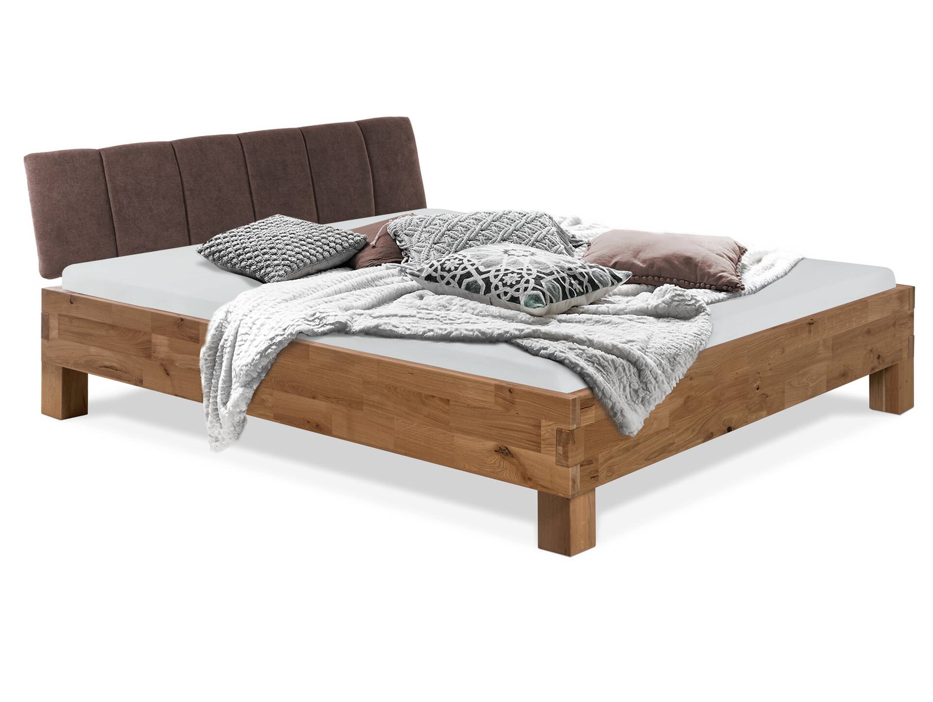 CORDINO 4-Fuß-Bett aus gebürsteter Eiche mit gestepptem Stoff-Kopfteil, Material Massivholz 200 x 200 cm | Eiche lackiert | Stoff Braun