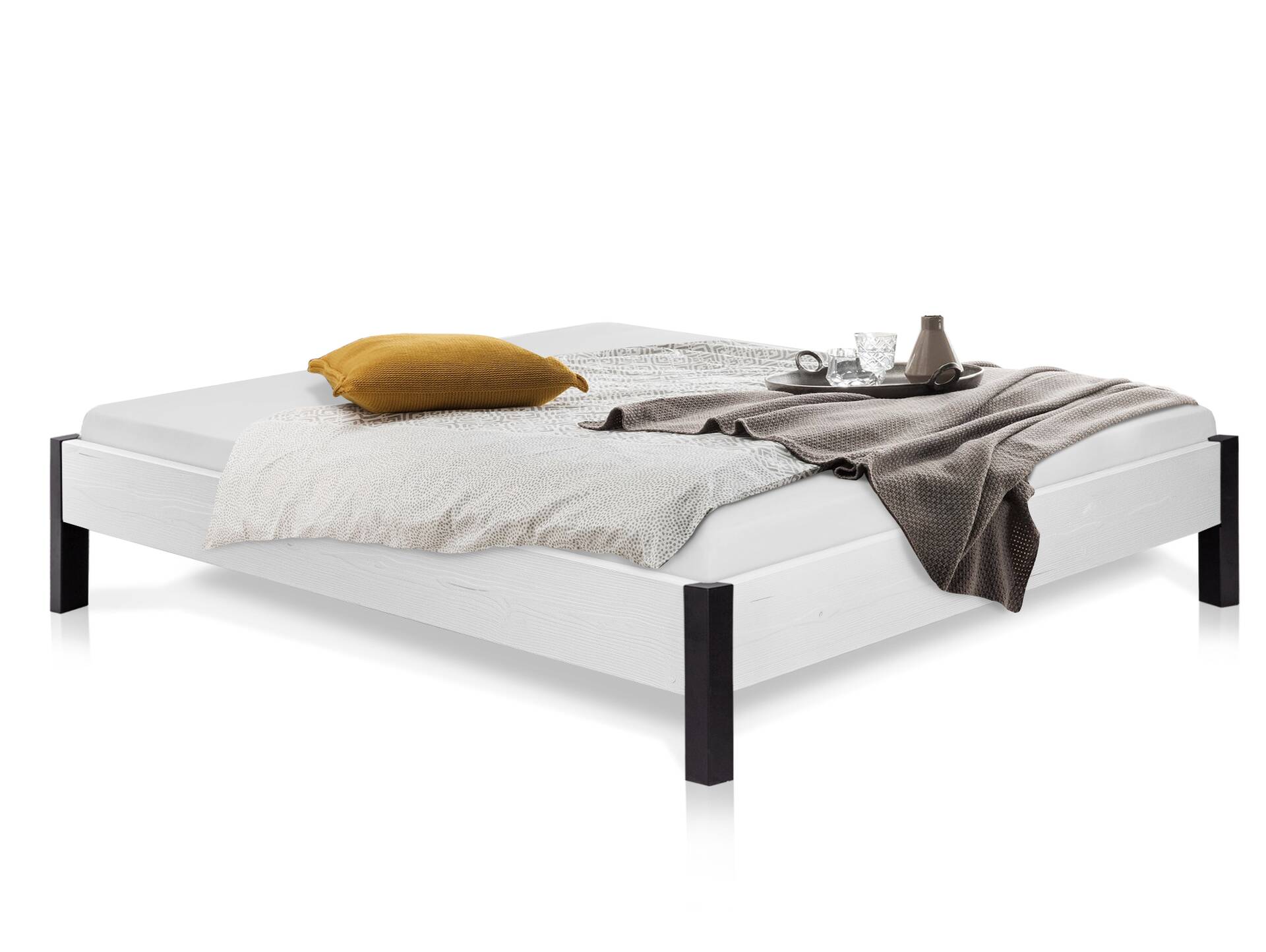 LUKY Bett mit Metallfuß, Material Massivholz, Fichte weiss, ohne Kopfteil 140 x 200 cm