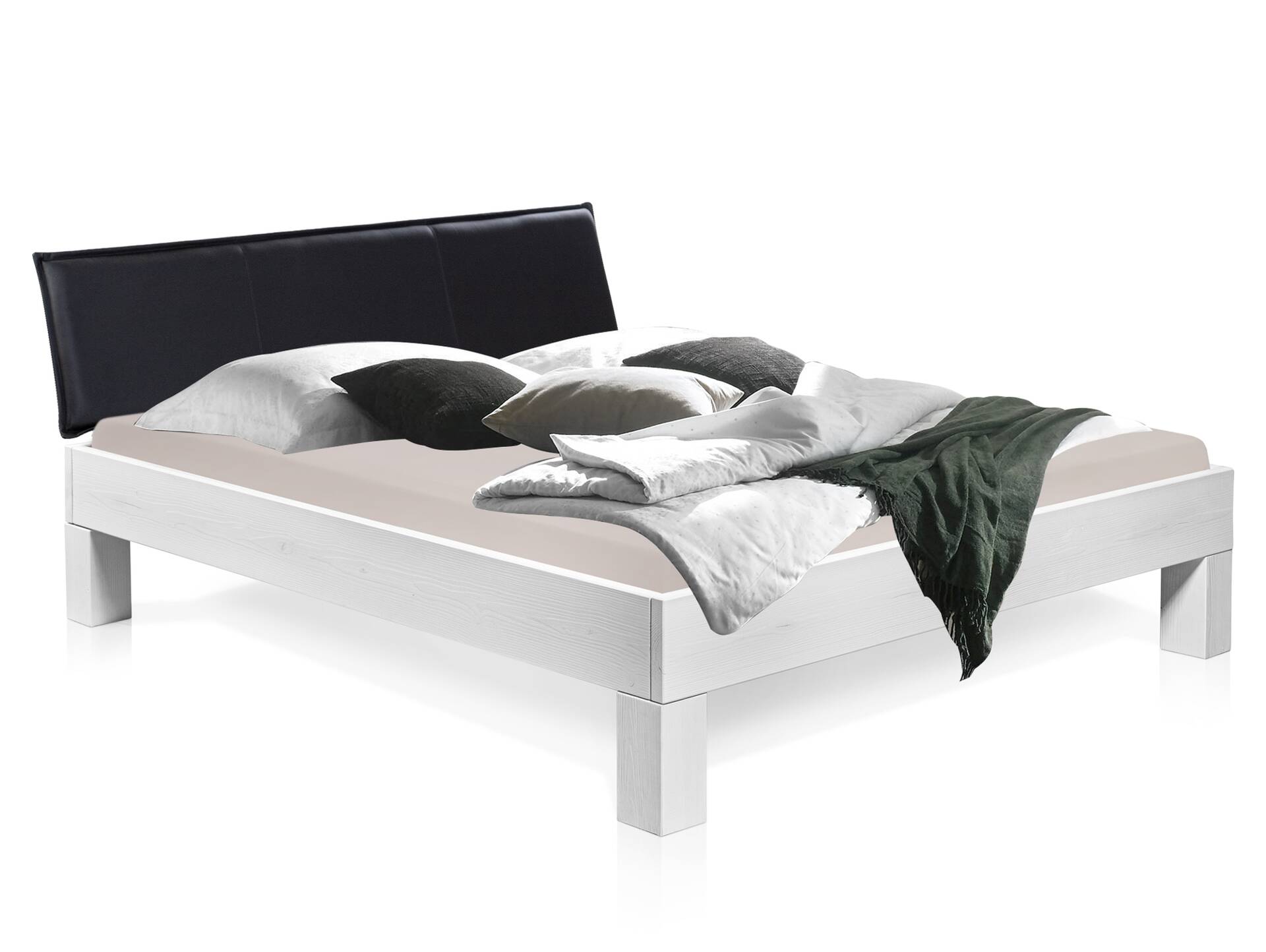 LUKY 4-Fuß-Bett mit Polster-Kopfteil, Material Massivholz, Fichte massiv 180 x 200 cm | weiss | Kunstleder Schwarz