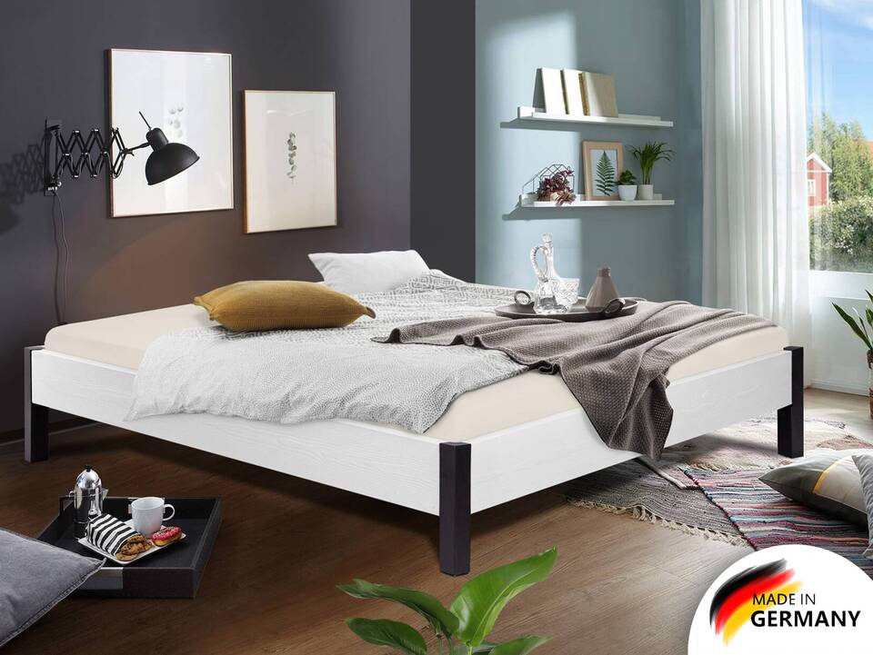 LUKY Bett mit Metallfuß, Material Massivholz, Fichte weiss, ohne Kopfteil 120 x 200 cm