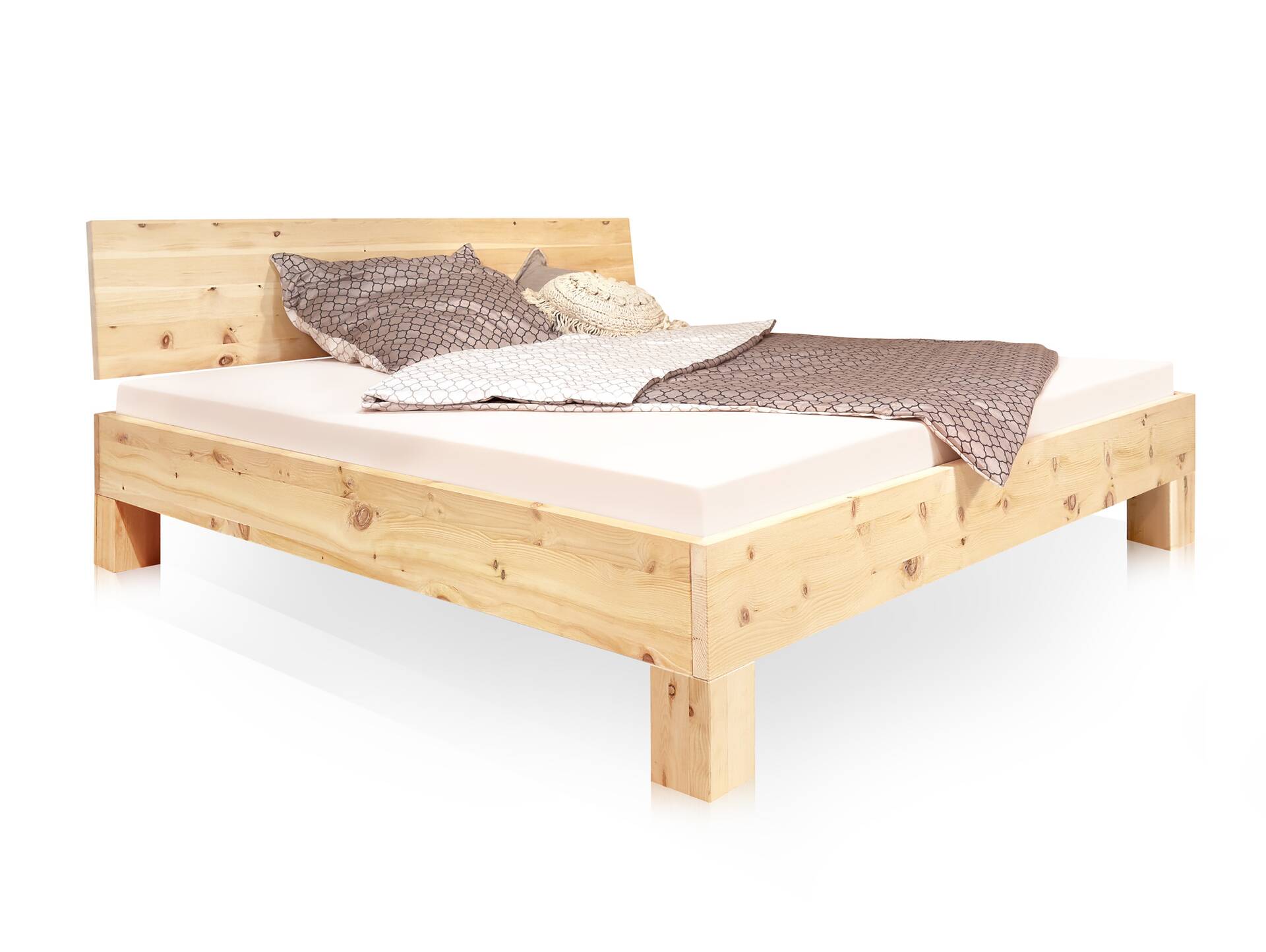 ZABINO 4-Fuß-Bett aus Zirbe, Material Massivholz, mit/ohne Holz-Kopfteil 180 x 220 cm | Zirbe unbehandelt | Standardhöhe | mit Kopfteil