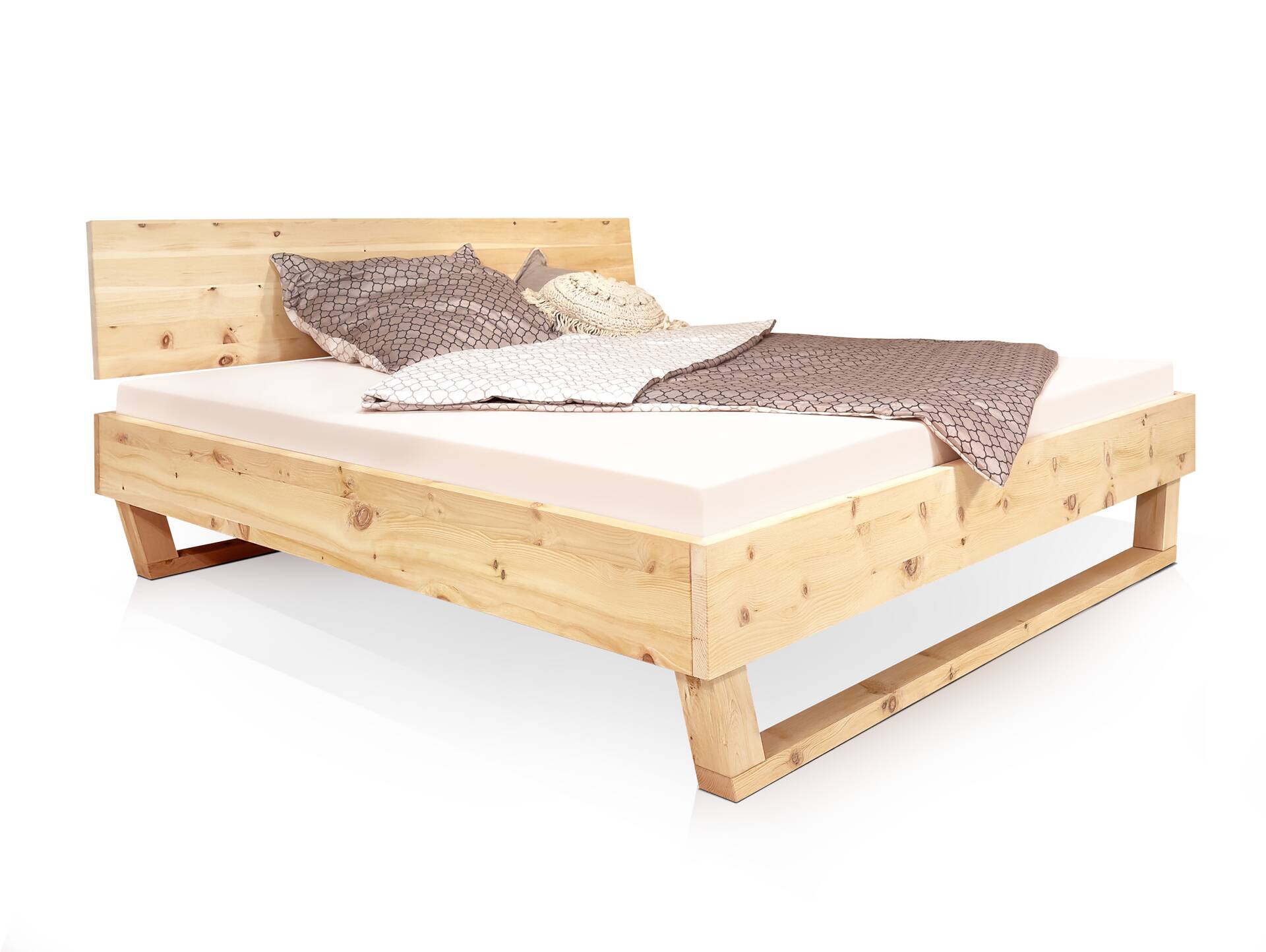 ZABINO Holz-Kufenbett aus Zirbe, Material Massivholz, mit/ohne Kopfteil 200 x 200 cm | Zirbe unbehandelt | mit Kopfteil