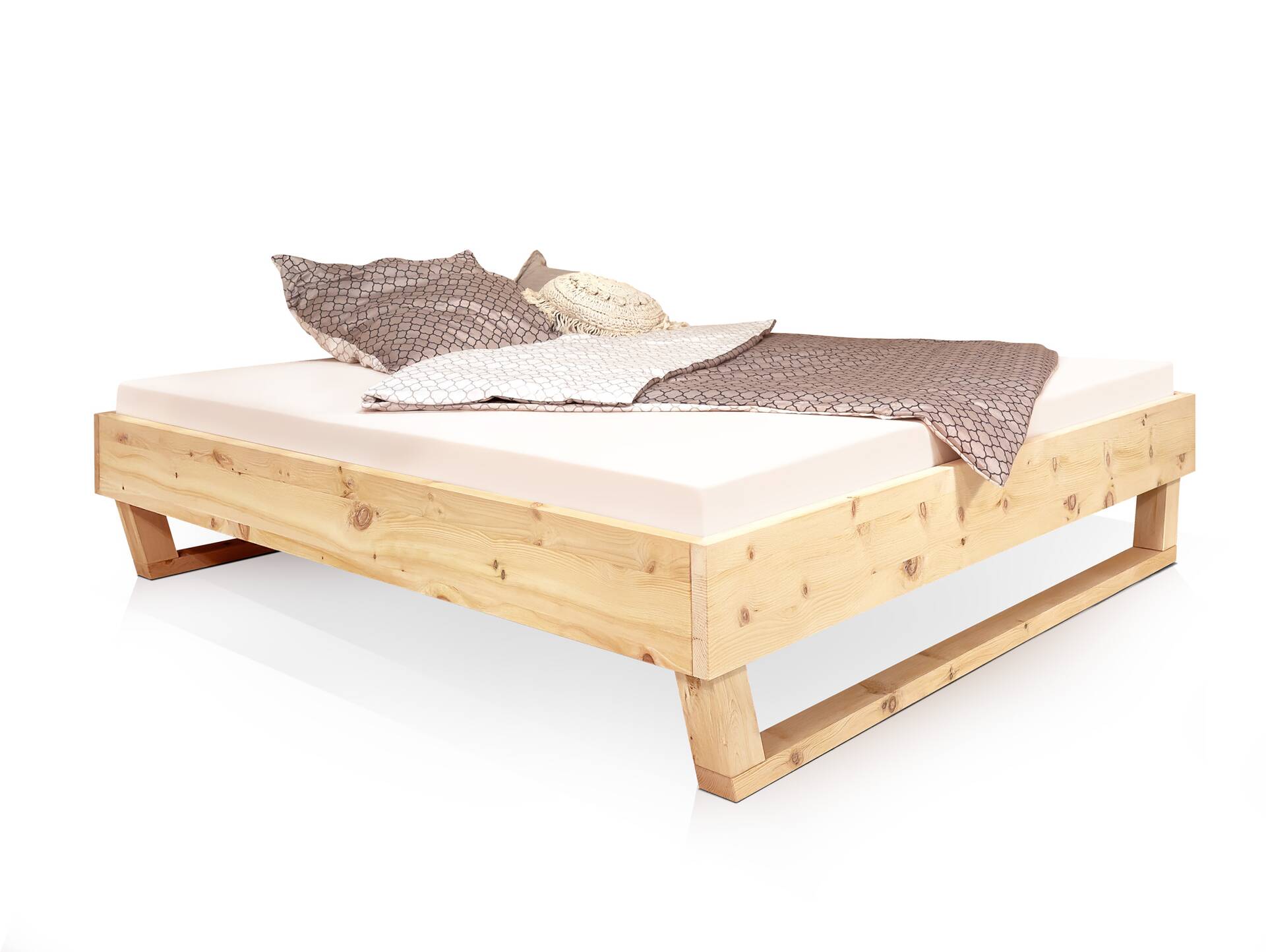 ZABINO Holz-Kufenbett aus Zirbe, Material Massivholz, mit/ohne Kopfteil 200 x 200 cm | Zirbe unbehandelt | ohne Kopfteil