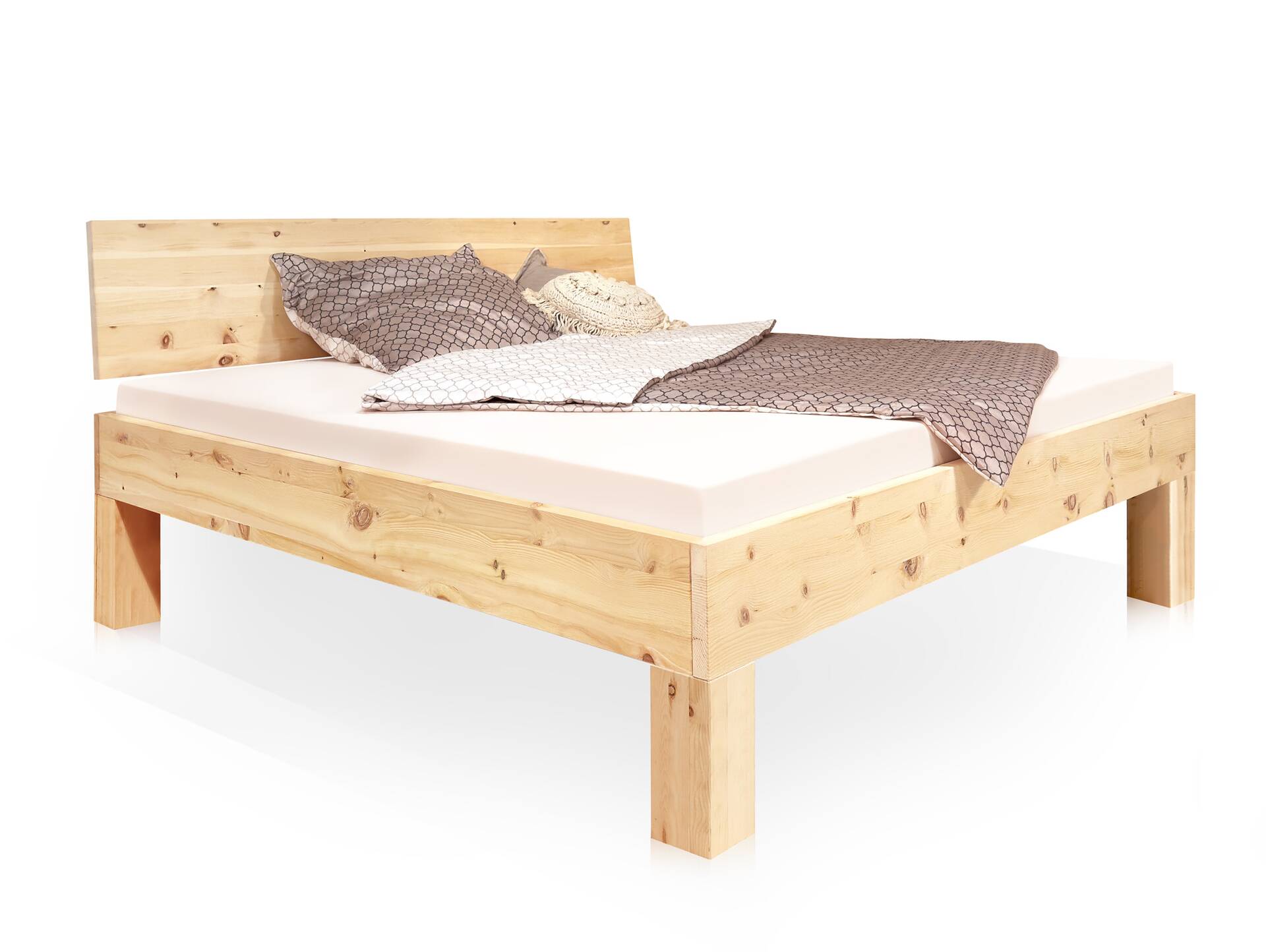 ZABINO 4-Fuß-Bett aus Zirbe, Material Massivholz, mit/ohne Holz-Kopfteil 160 x 220 cm | Zirbe unbehandelt | Komforthöhe | mit Kopfteil
