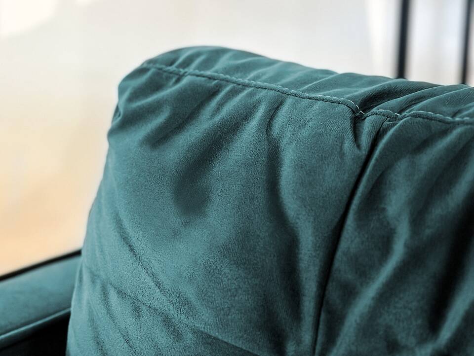 GLAMMI 2-Sitzer Sofa mit Samtbezug, Füße Buche massiv Petrol
