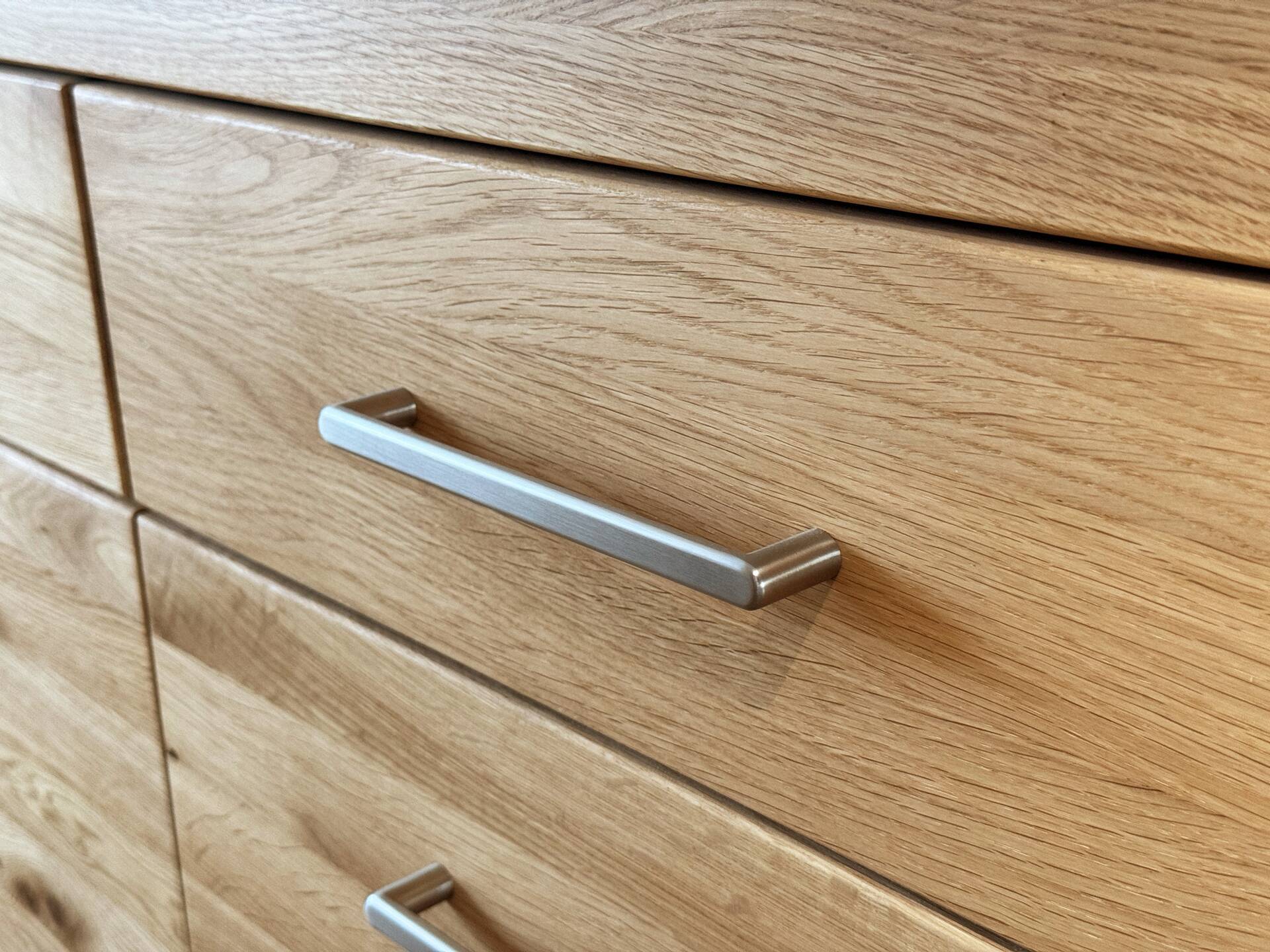 KAMILLA Sideboard II, Material Massivholz, Wildeiche geölt 