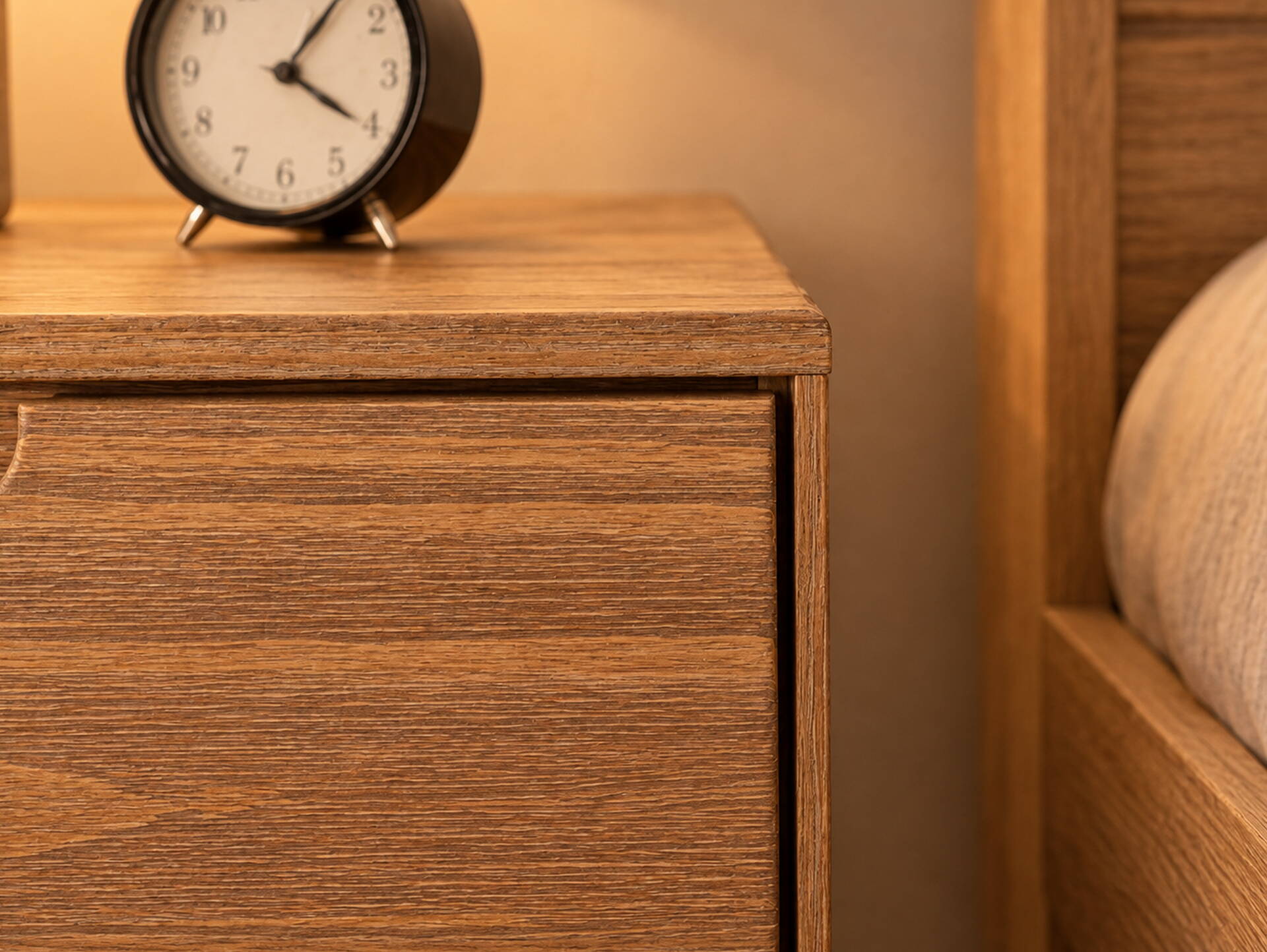 NESTRA Nachtkommode, Material Massivholz, Kiefer eichefarbig 