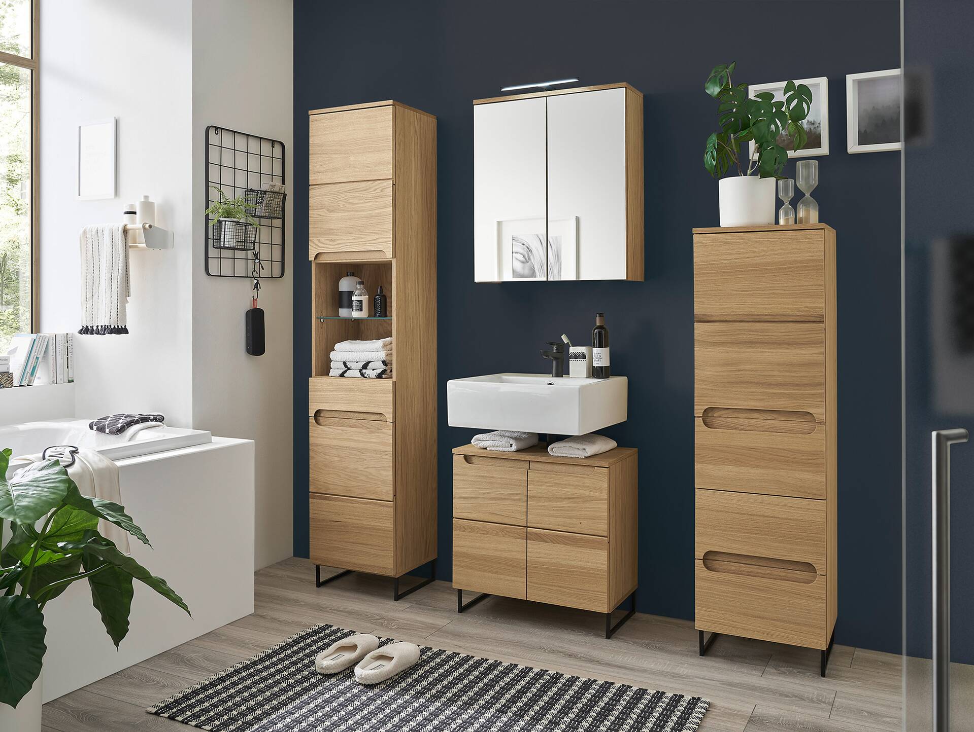 SEYTON Hochschrank fürs Badezimmer, Material Teilmassiv, eichefarbig 