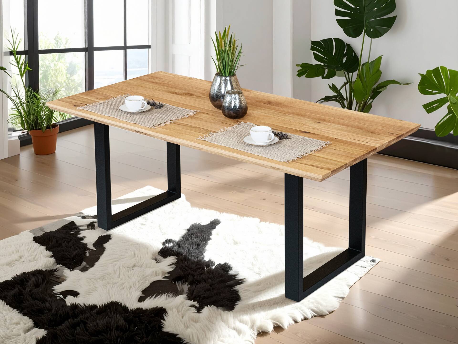 DAYTONA Esstisch I mit Schweizer Kante, Material Massivholz Eiche, Beine Metall schwarz pulverbeschichtet 140 x 90 cm