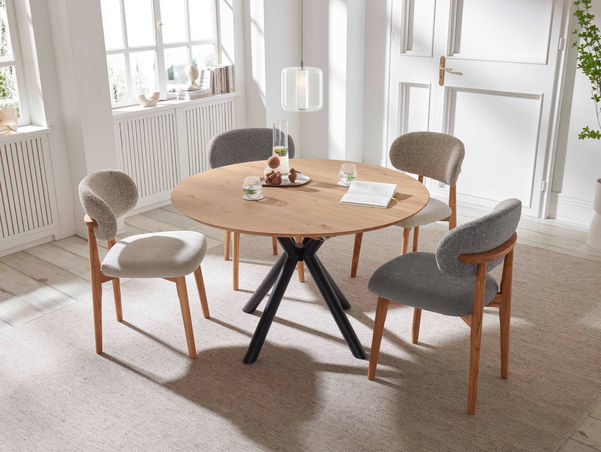 NELLI Polsterstuhl, Material Massivholz / Stoff Grau