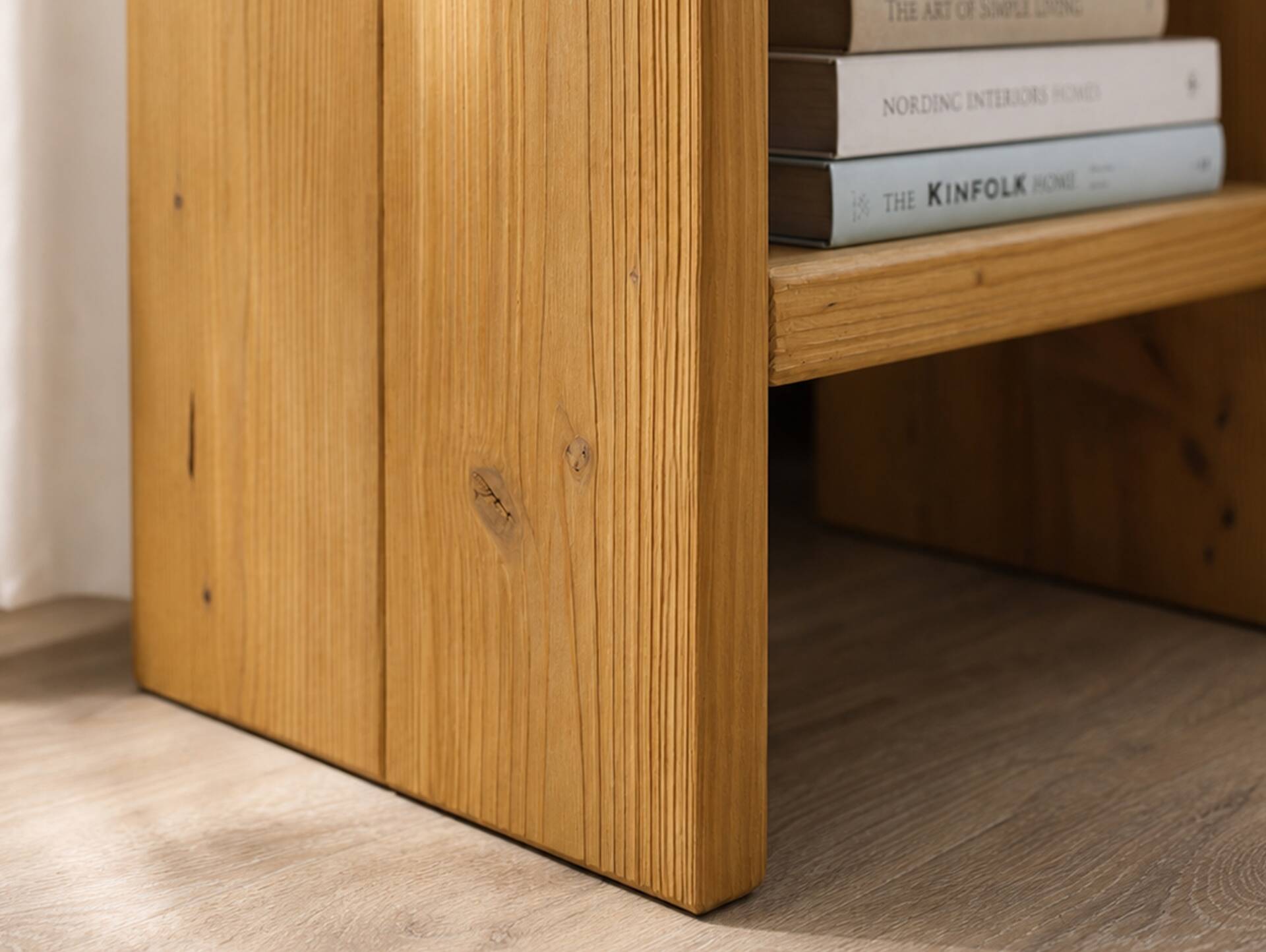 CURBY Nachtkommode, rustikale Altholzoptik, Material Massivholz, Fichte natur