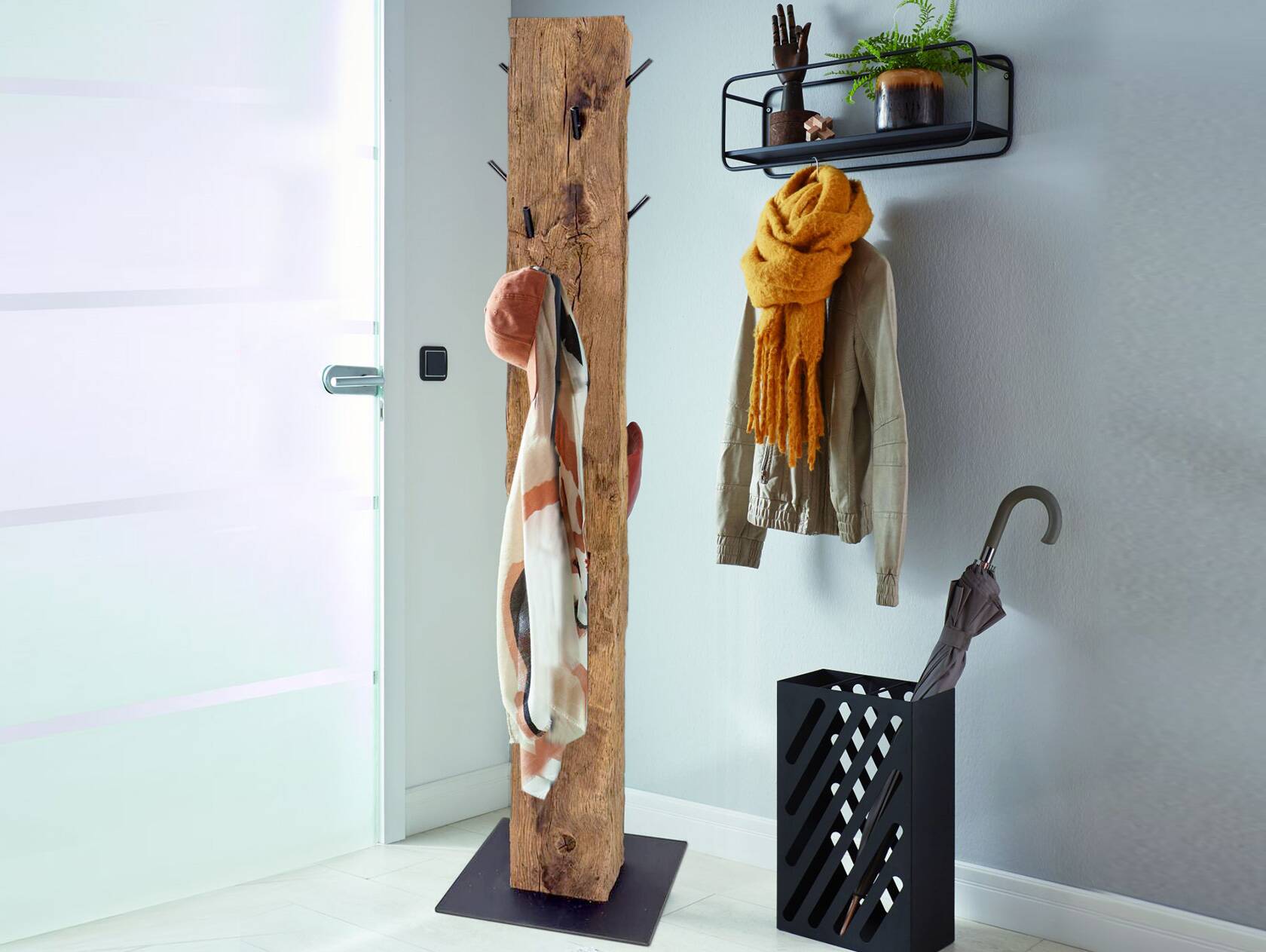 Garderobenständer aus Eiche-Altholz, Material Massivholz, rustikale Strukturoberfläche 180 cm