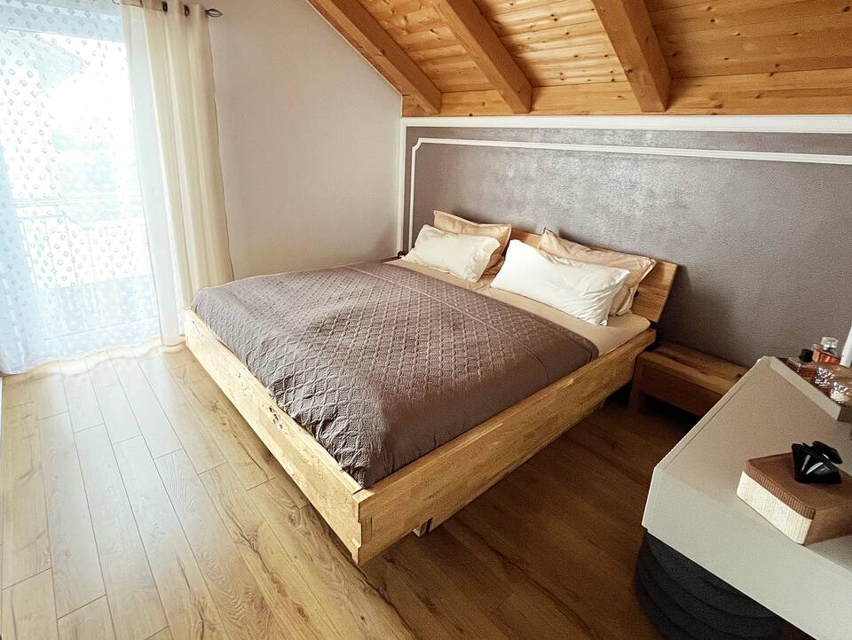 CORDINO Wangenbett aus Eiche, Material Massivholz, mit/ohne Kopfteil 120 x 200 cm | Eiche unbehandelt | gebürstet | ohne Kopfteil