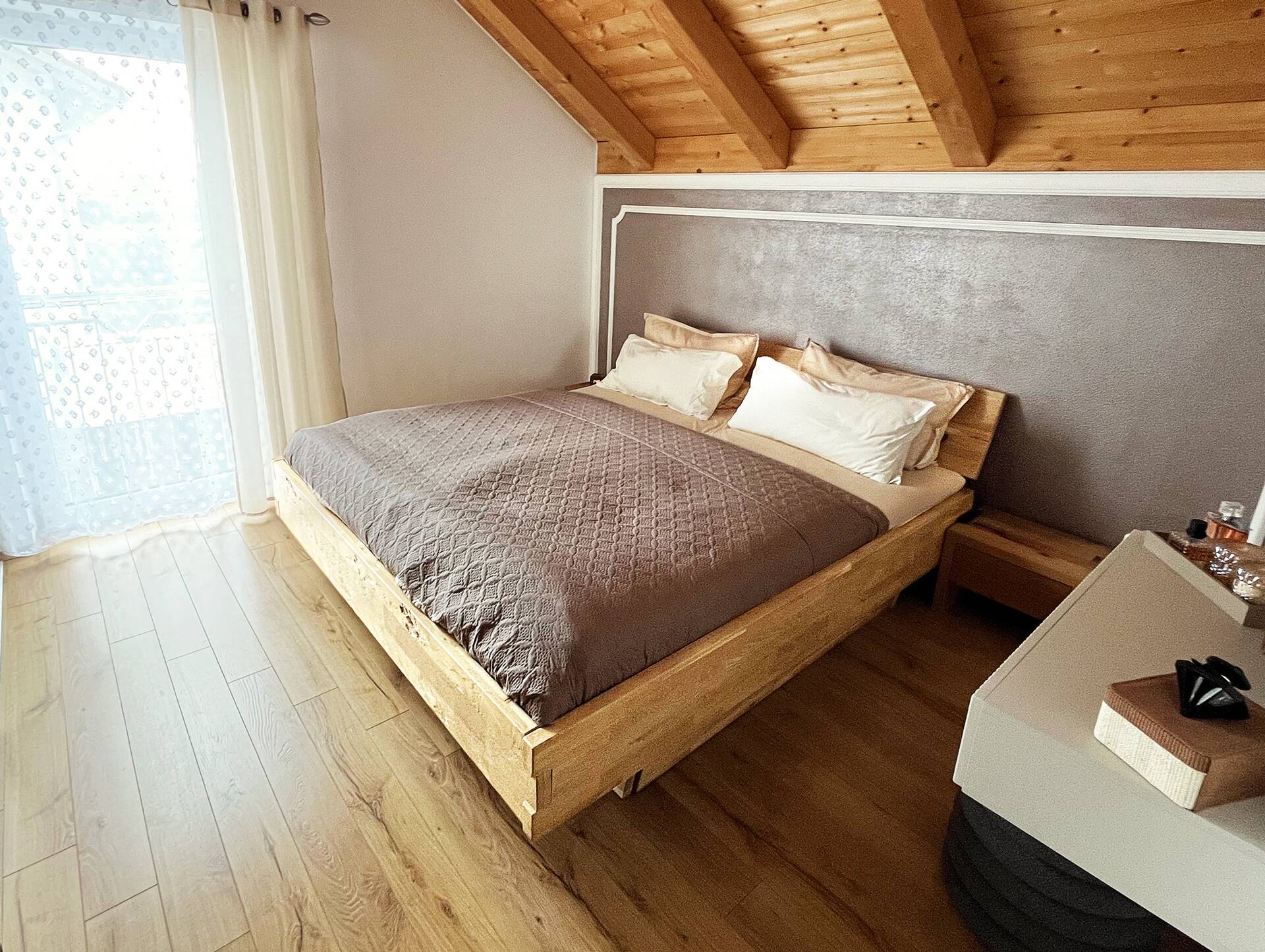 CORDINO Wangenbett aus Eiche, Material Massivholz, mit/ohne Kopfteil 120 x 200 cm | Eiche unbehandelt | gebürstet | ohne Kopfteil