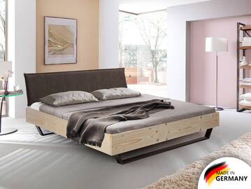 LUKY Kufenbett mit Polsterkopfteil, Material Massivholz, Fichte massiv, Kufen schwarz