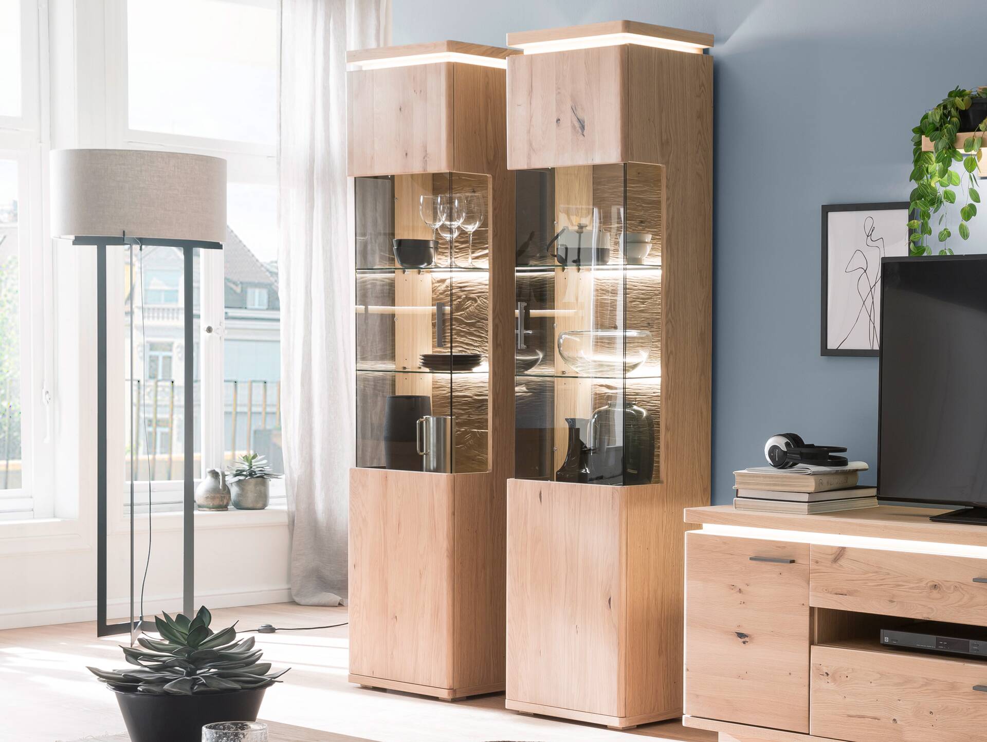 BRINSTONE Vitrine, Balkeneiche teilmassiv 