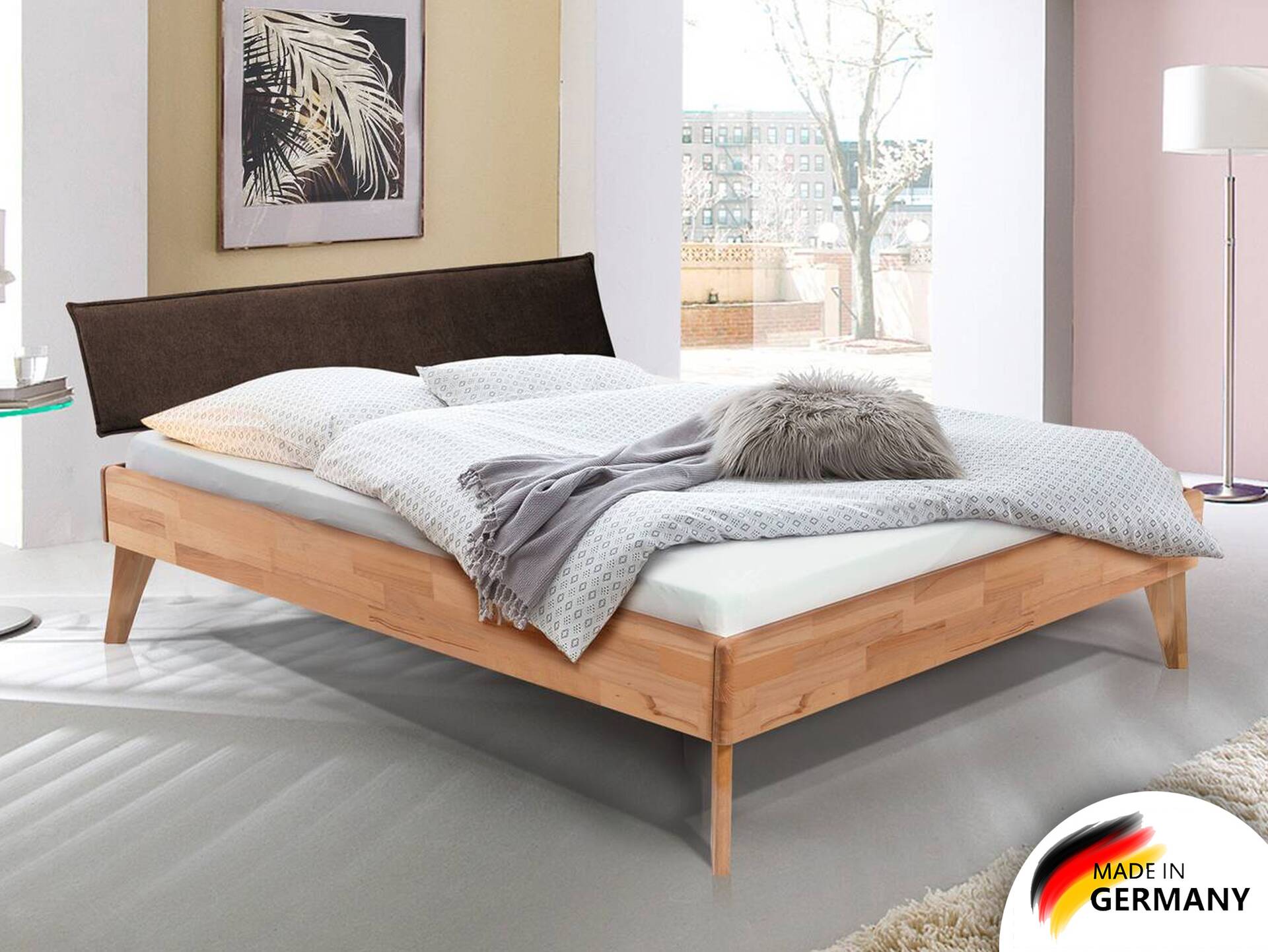 CALIDO 4-Fuß-Bett mit Polster-Kopfteil, Material Massivholz 140 x 200 cm | Eiche geölt | Stoff Braun | Standardhöhe