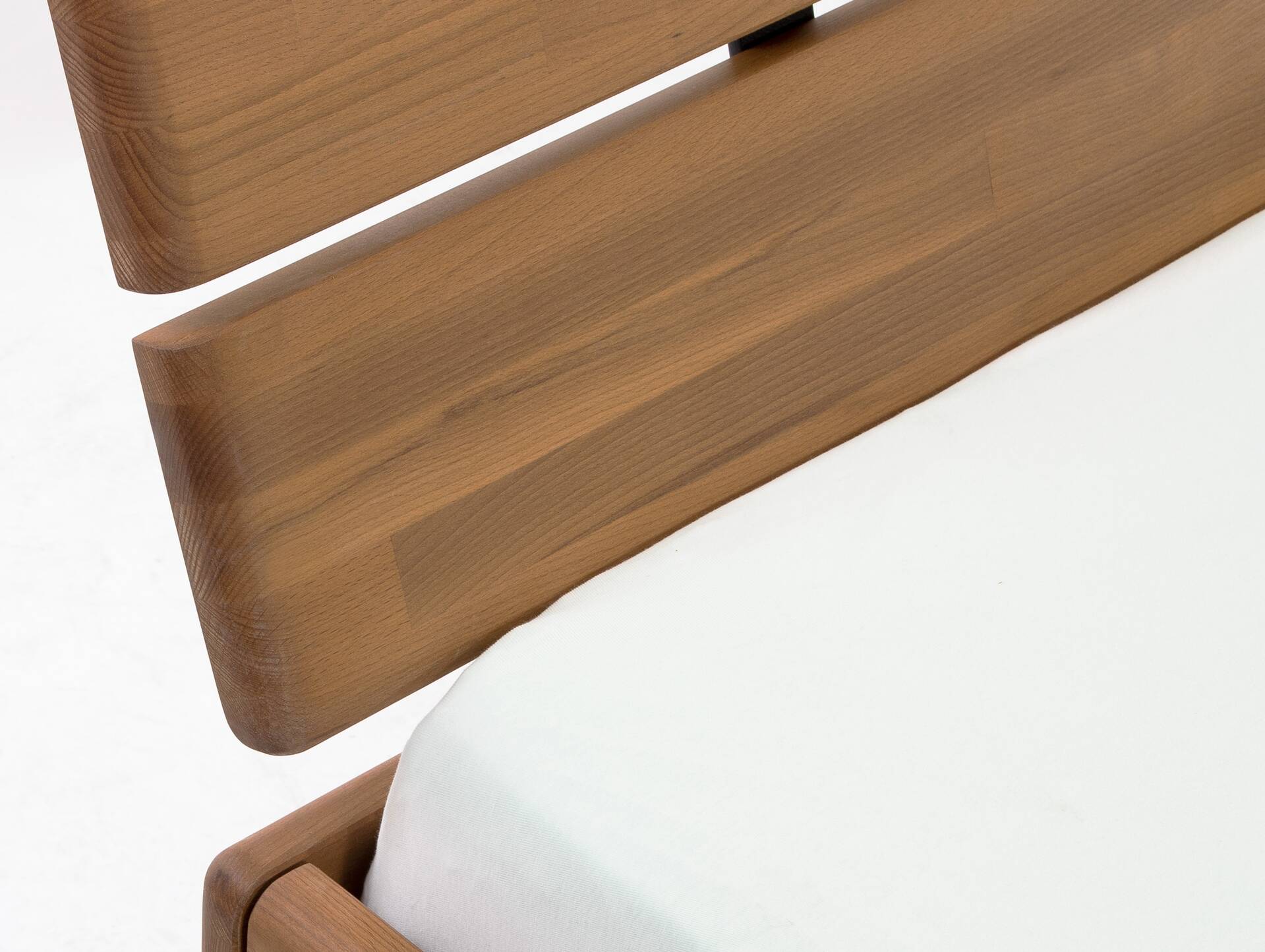 CALIDO 4-Fuß-Bett, Material Massivholz, mit/ohne Kopfteil 140 x 200 cm | Buche geölt | Standardhöhe | mit Kopfteil