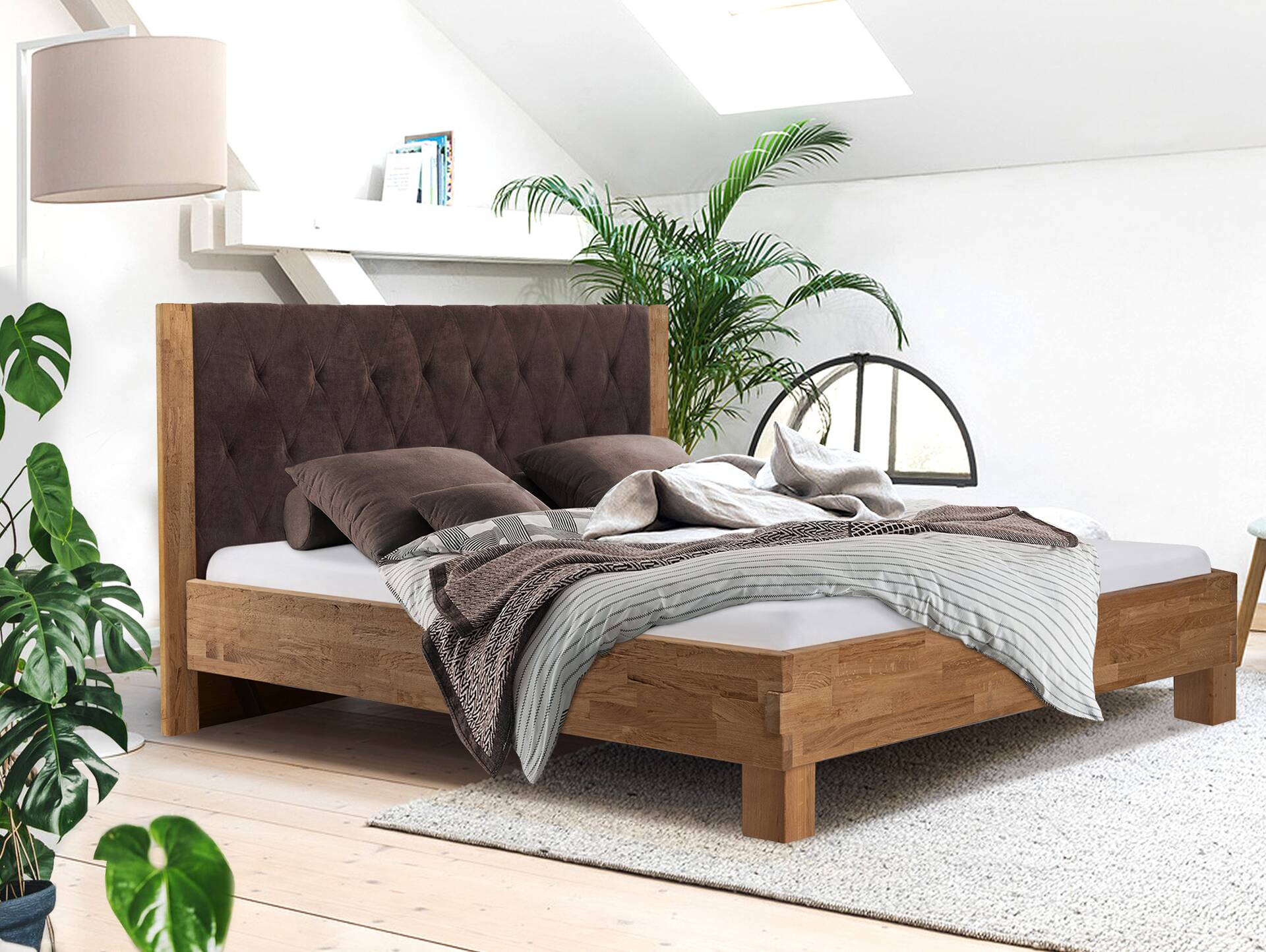 CORDINO 4-Fuß-Bett aus Eiche mit gestepptem Polster-Kopfteil, Material Massivholz 180 x 200 cm | Eiche unbehandelt | Stoff Braun | gehackt