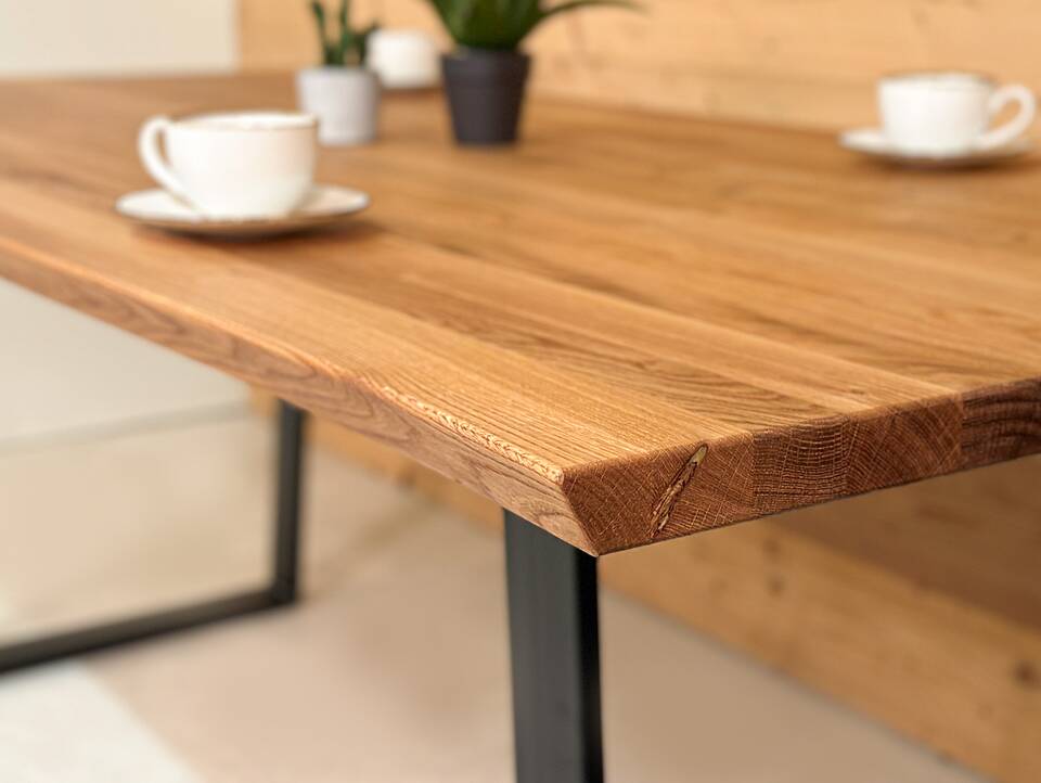 Tischplatte mit Baumkante, Wildeiche geölt, Material Massivholz 160 x 90 cm