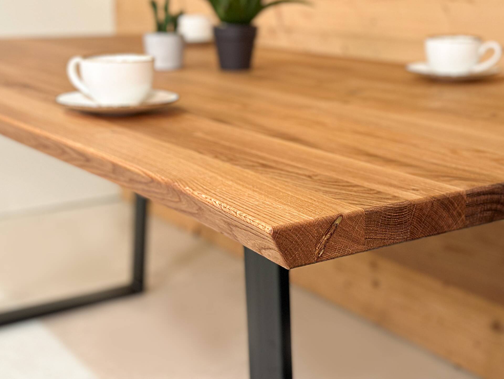 Tischplatte mit Baumkante, Wildeiche geölt, Material Massivholz 220 x 100 cm