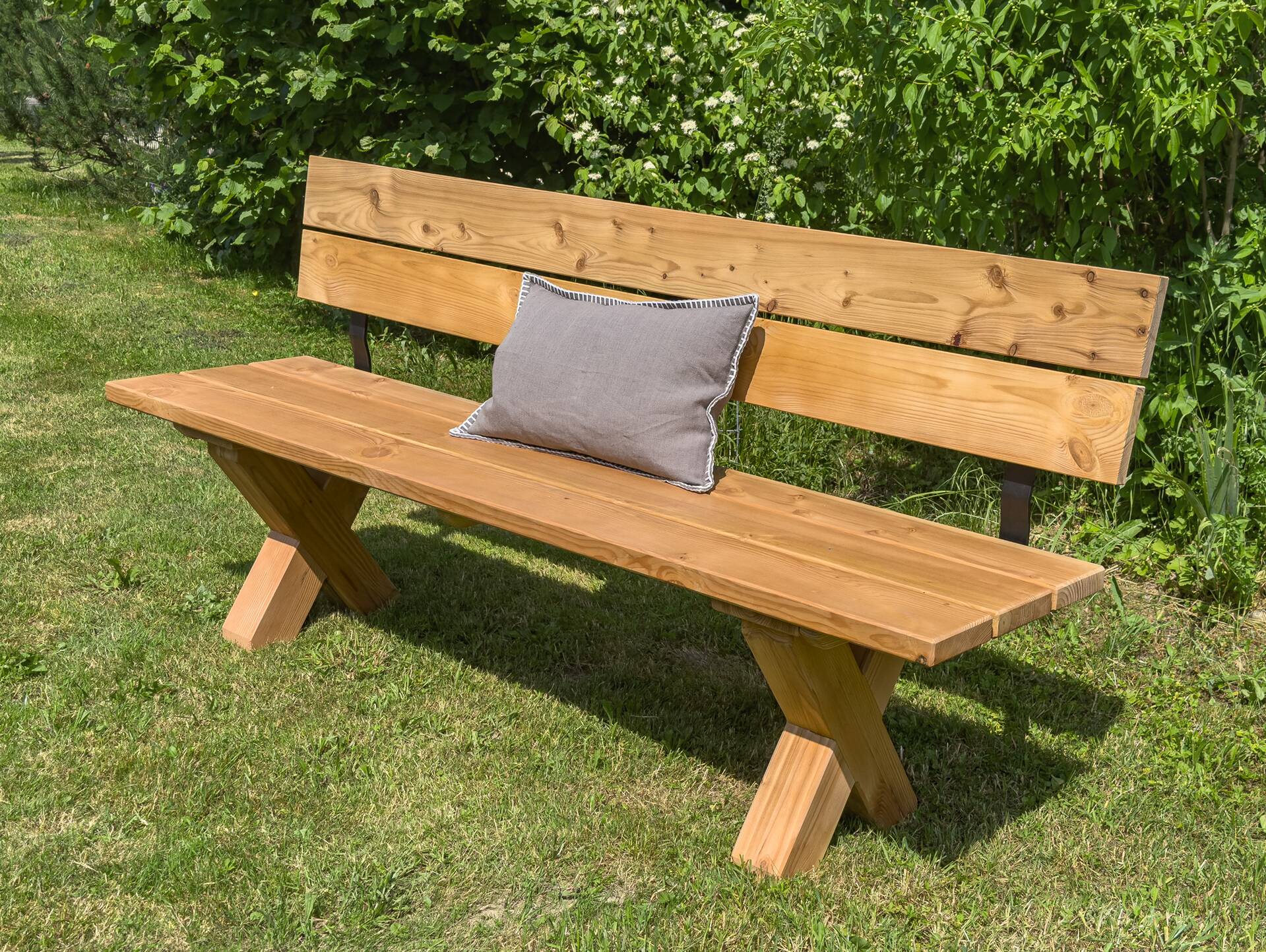 CANCUN Sitzbank / Gartenbank mit X-Beinen, Material Massivholz, Lärche natur 260 cm | mit Rückenlehne