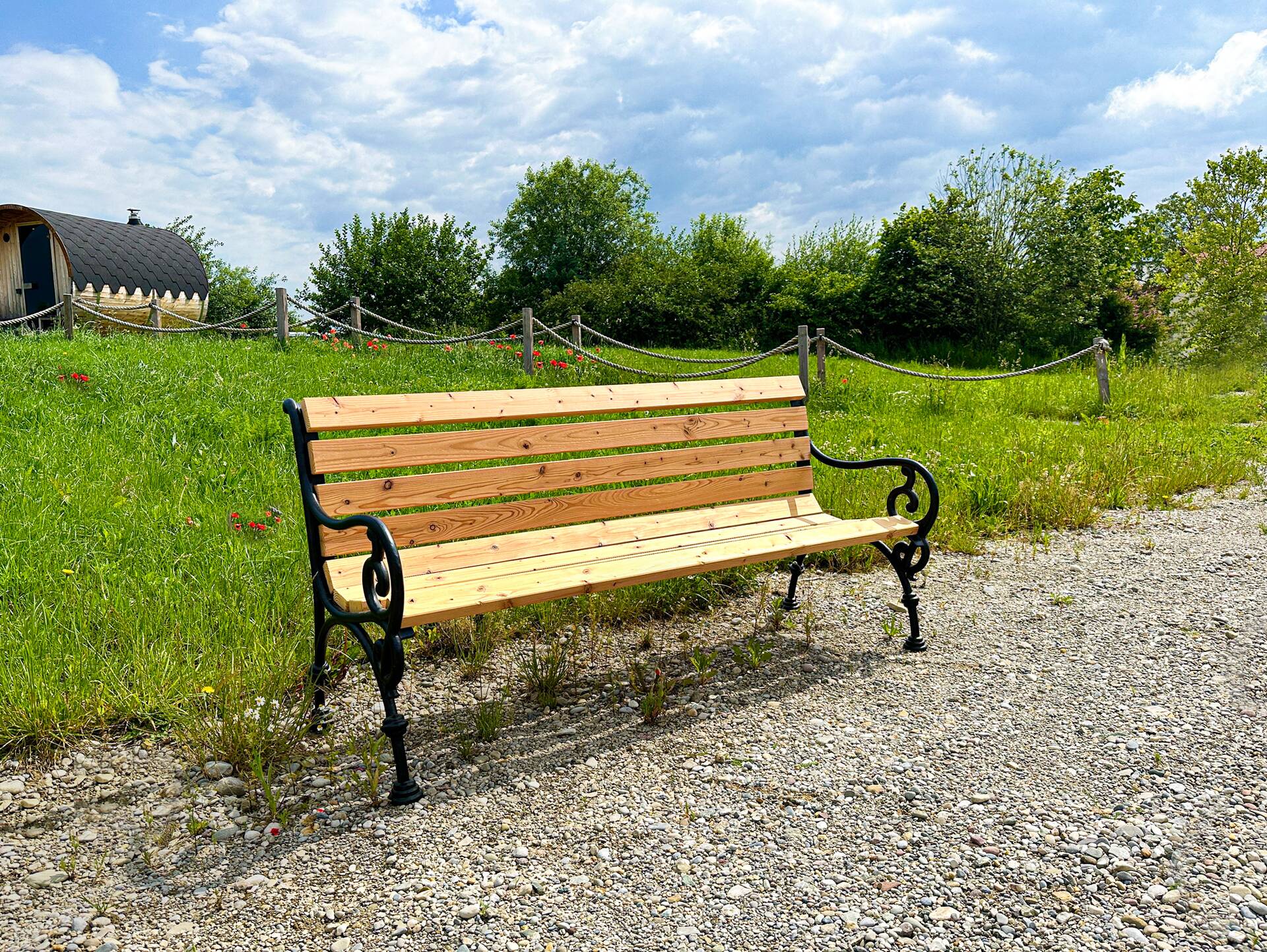 GODENA Gartenbank, Material Massivholz Lärche, Metallgestell schwarz 150 cm