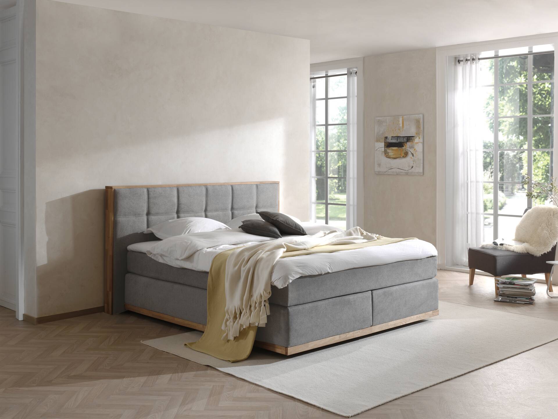 LEVANTOS Boxspringbett, Mix aus massiver Eiche und Velourgewebe 180 x 200 cm | grau | Härtegrad 2