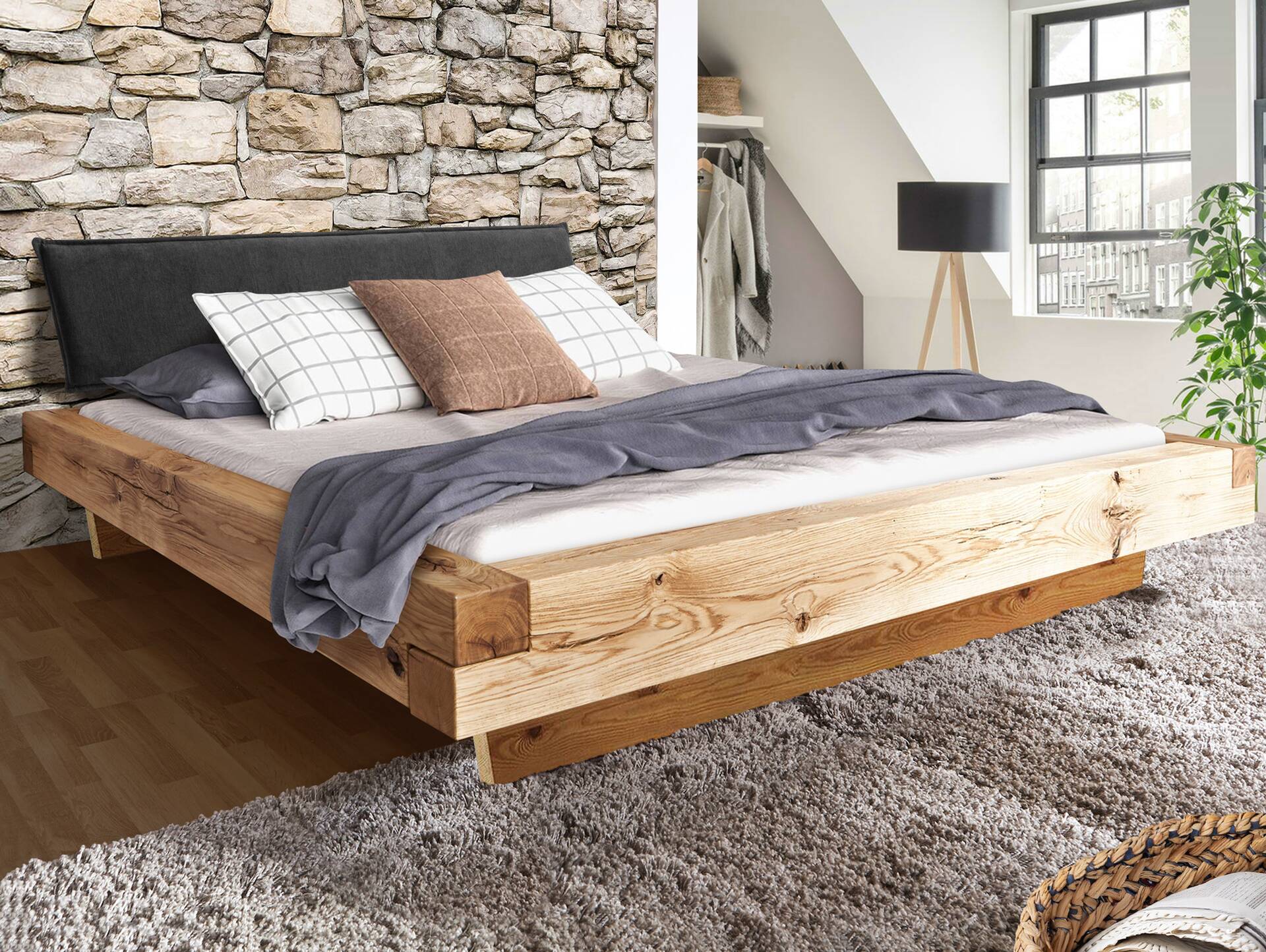LIAS Balkenbett mit Polsterkopfteil, Wangenfuß, Material Massivholz, Eiche geölt 180 x 200 cm | Stoff Anthrazit ohne Steppung