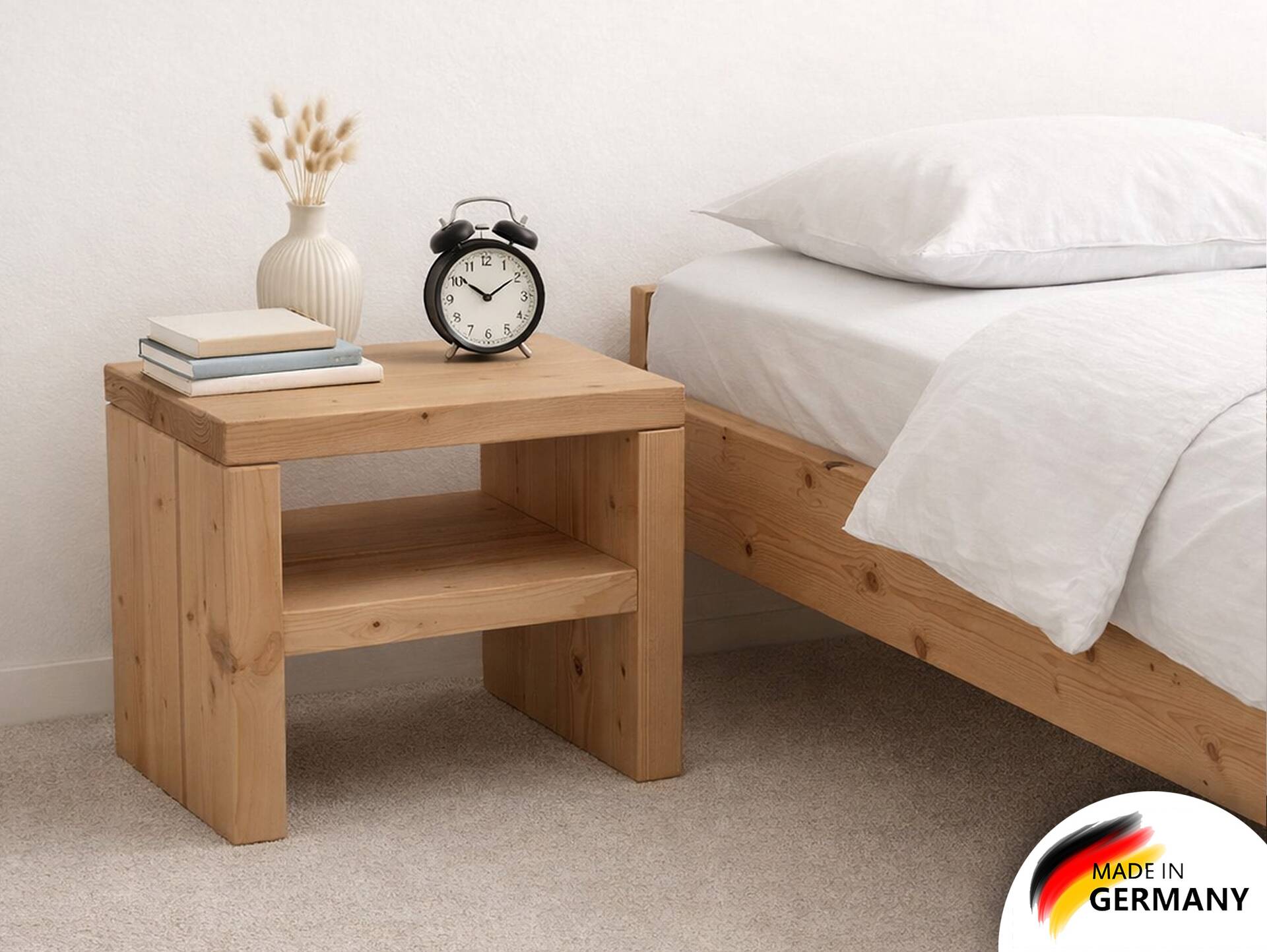 PUMBA Nachtkommode mit Ablage, Material Massivholz, Fichte massiv eichefarbig