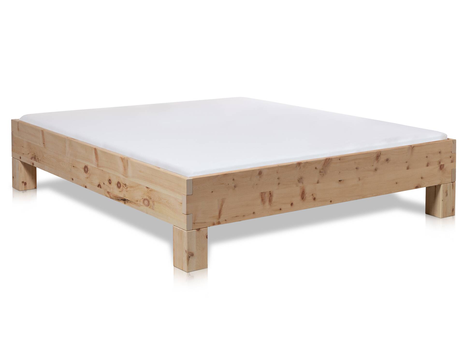 ZARUBA 4-Fuß-Zirbenbett ohne Kopfteil, Material Massivholz 120 x 200 cm | Standardhöhe