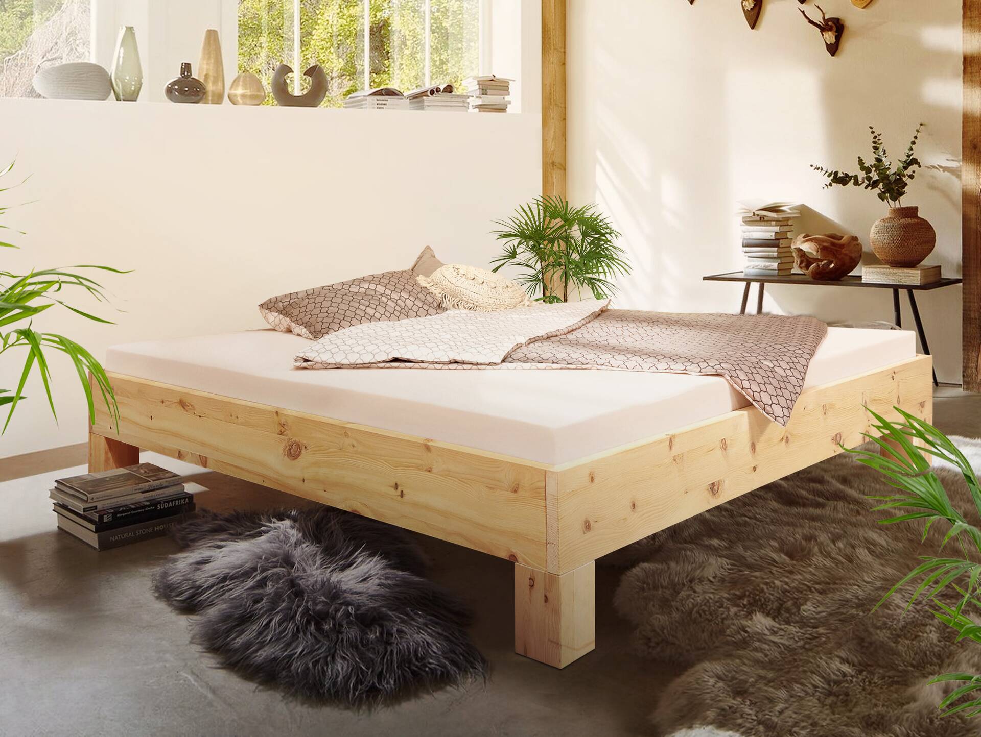 ZABINO 4-Fuß-Bett aus Zirbe, Material Massivholz, mit/ohne Holz-Kopfteil 120 x 200 cm | Zirbe unbehandelt | Standardhöhe | ohne Kopfteil