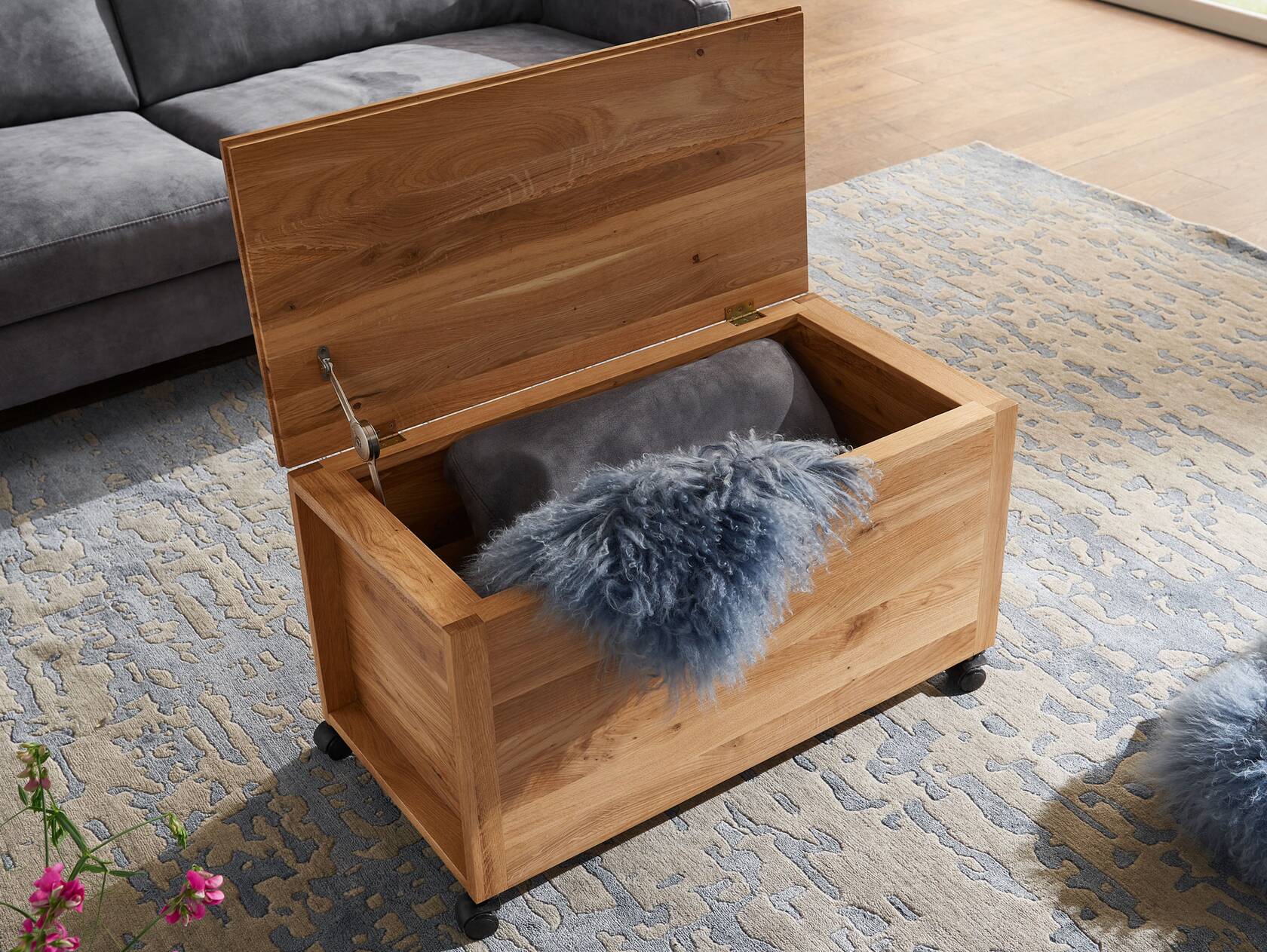 MARITA Truhe, Material Massivholz, Wildeiche geölt