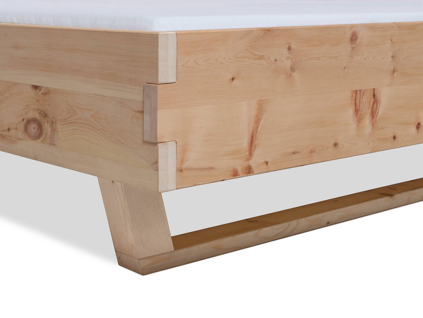 ZARUBA Zirbenbett Mit Holz Kufen Material Massivholz Zirbe zaruba-zirbenbett-mit-holz-kufen-material-massivholz-zirbe