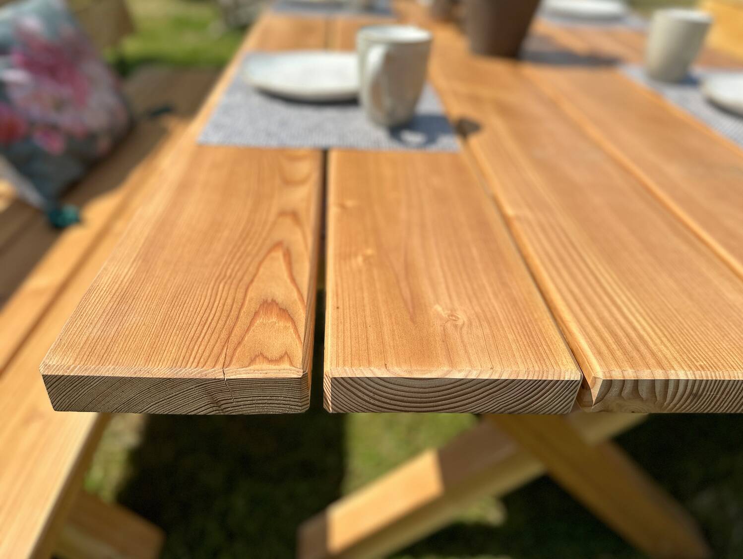 CANCUN Esstisch / Gartentisch mit XBeinen, Material Massivholz, Lärche