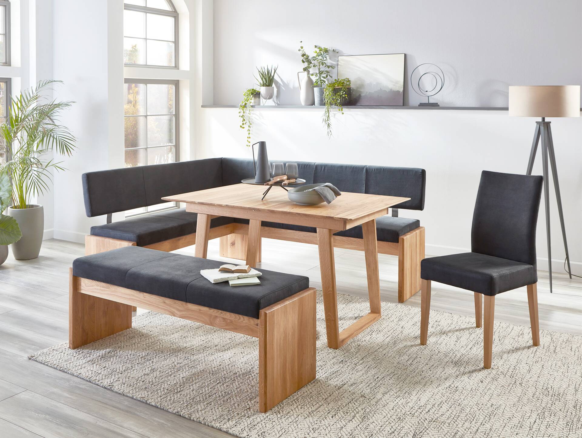 SIRION Eckbank mit Truhe aus Eiche, Material Massivholz/Bezug Mikrofaser 167 x 224 cm | dunkelgrau