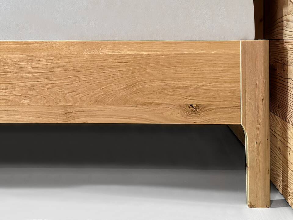 MERANO 4-Fuß-Massivholzbett, mit Kopfteil 90 x 200 cm | Wildeiche unbehandelt