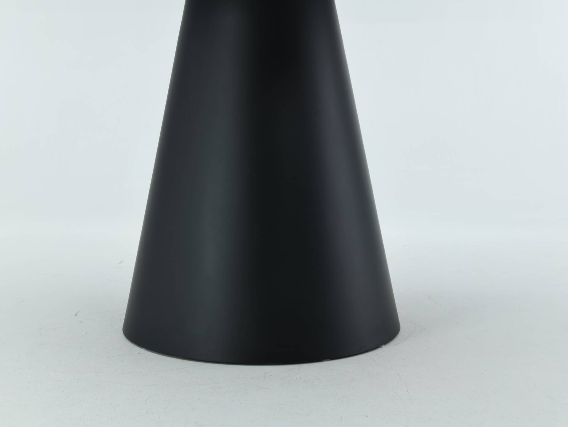 BACARY Esstisch rund, Material MDF eichefarbig/schwarz 