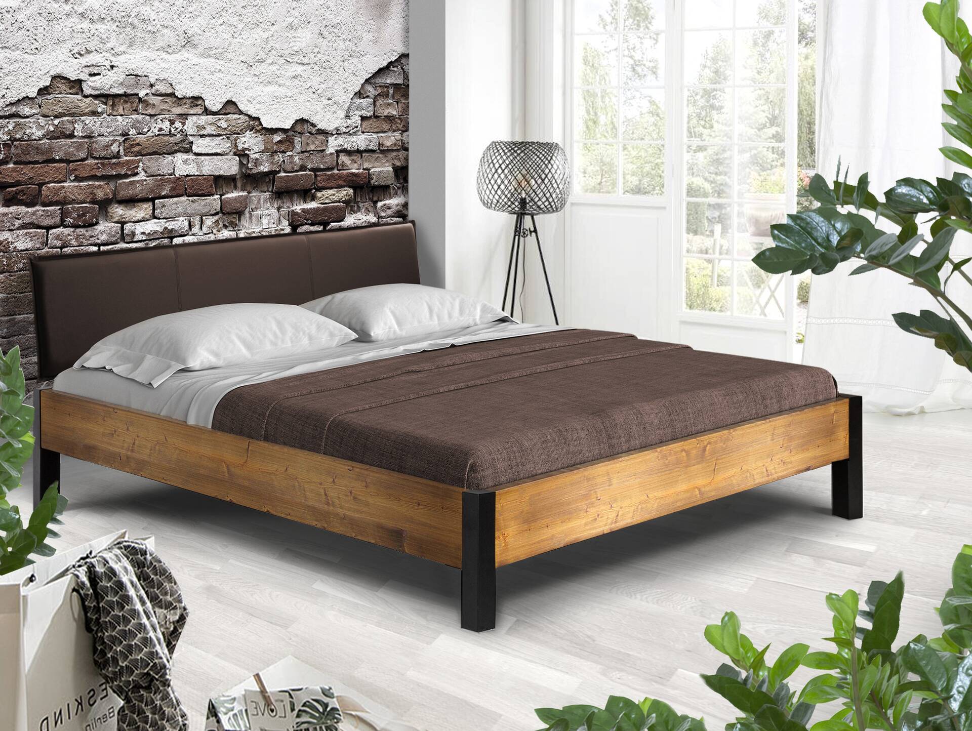 CURBY Bett mit Metallfuß und Polsterkopfteil, Material Massivholz, rustikale Altholzoptik, Fichte 120 x 200 cm | vintage | Kunstleder Braun ohne Steppung
