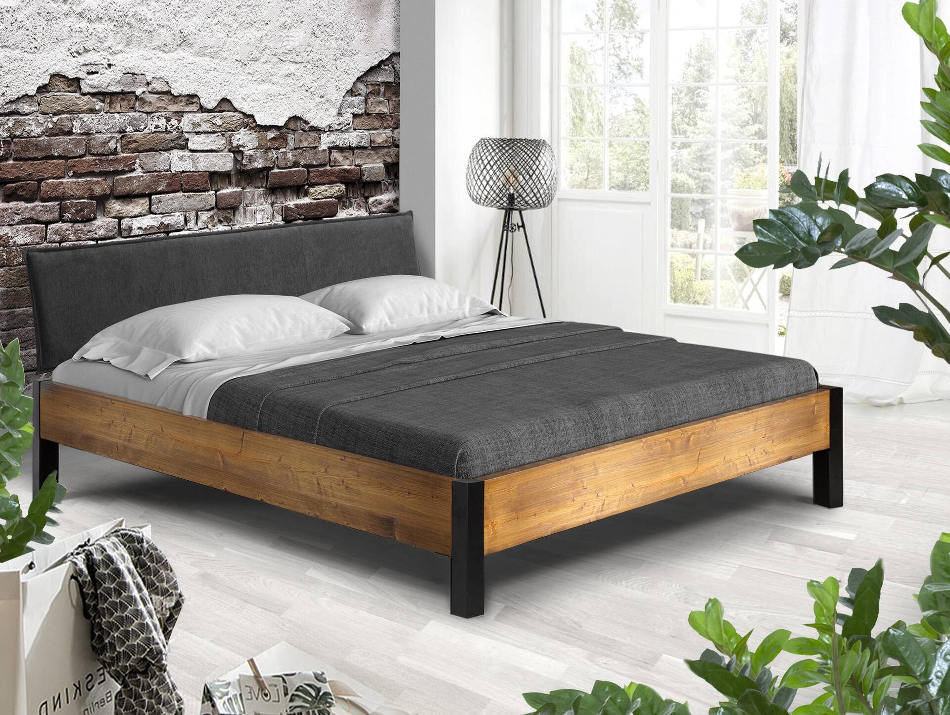 CURBY Bett mit Metallfuß und Polsterkopfteil, Material Massivholz, rustikale Altholzoptik, Fichte 140 x 200 cm | vintage | Stoff Anthrazit ohne Steppung