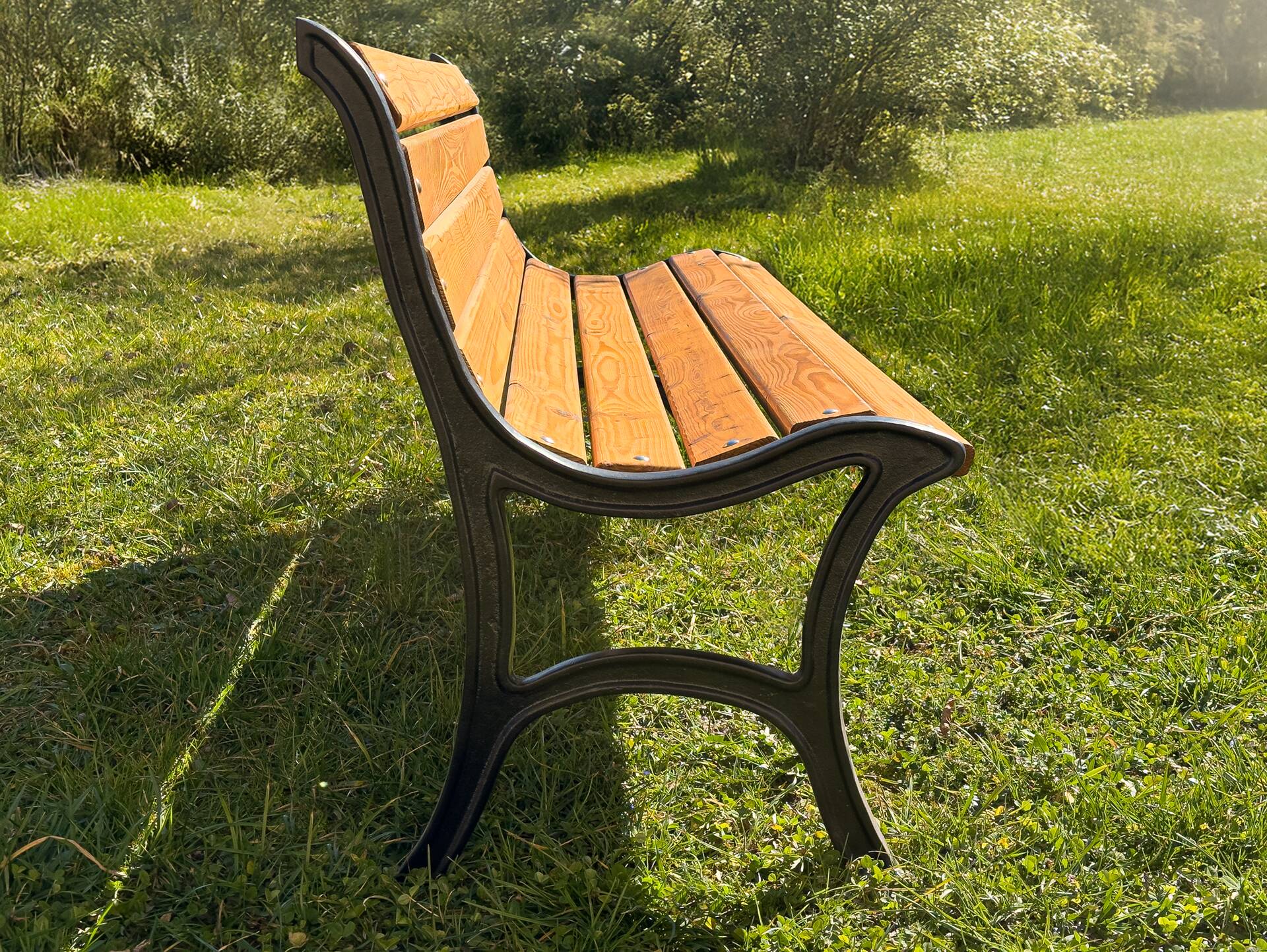 GUSTL Gartenbank, Material Massivholz Lärche, Metallgestell Schwarz 150 cm