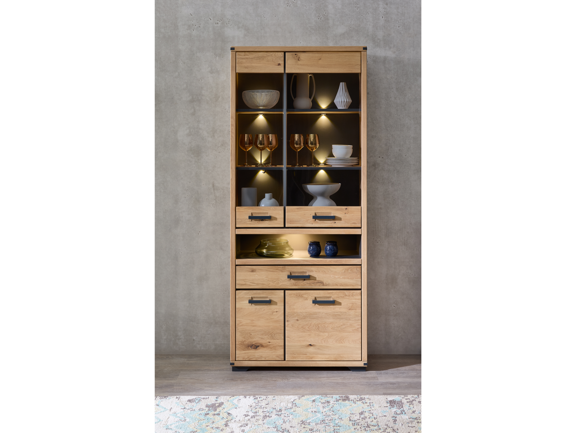GOJA Vitrine II, Material teilmassiv, Artisan Wildeiche/graphitfarbig 