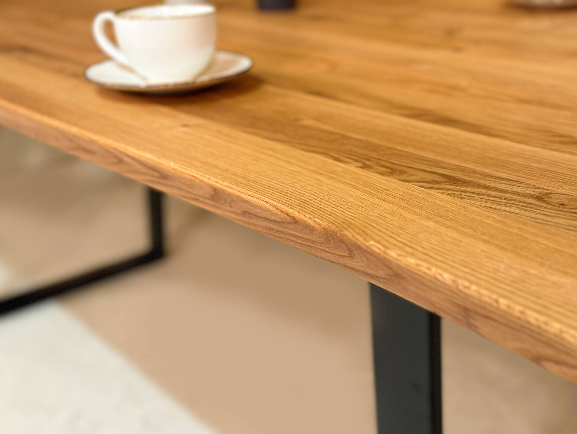 Tischplatte mit Baumkante, Wildeiche geölt, Material Massivholz 220 x 100 cm