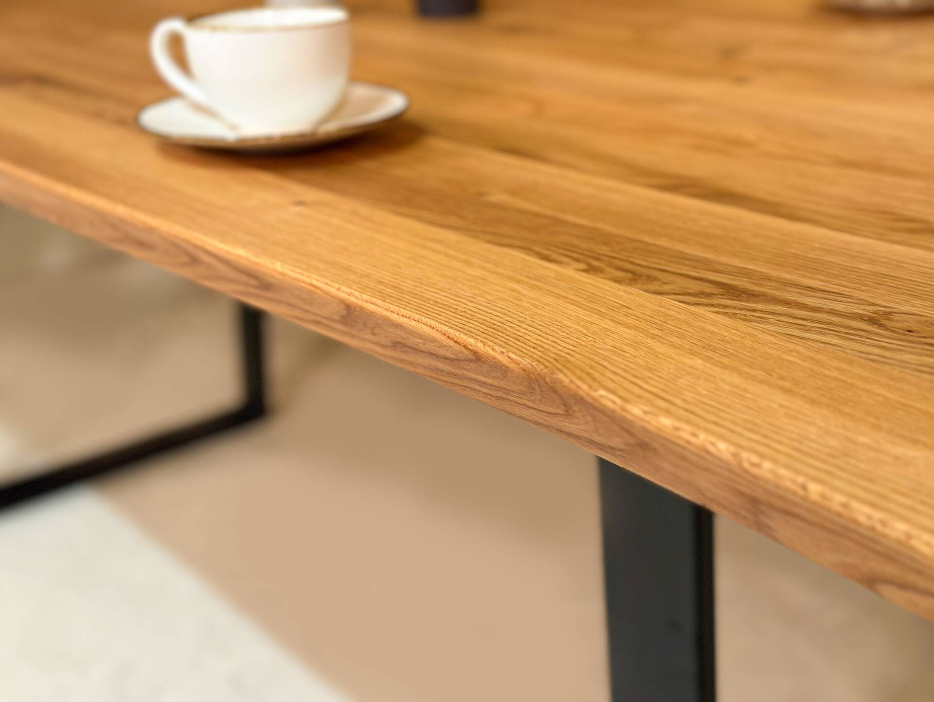 Tischplatte mit Baumkante, Wildeiche geölt, Material Massivholz 160 x 90 cm
