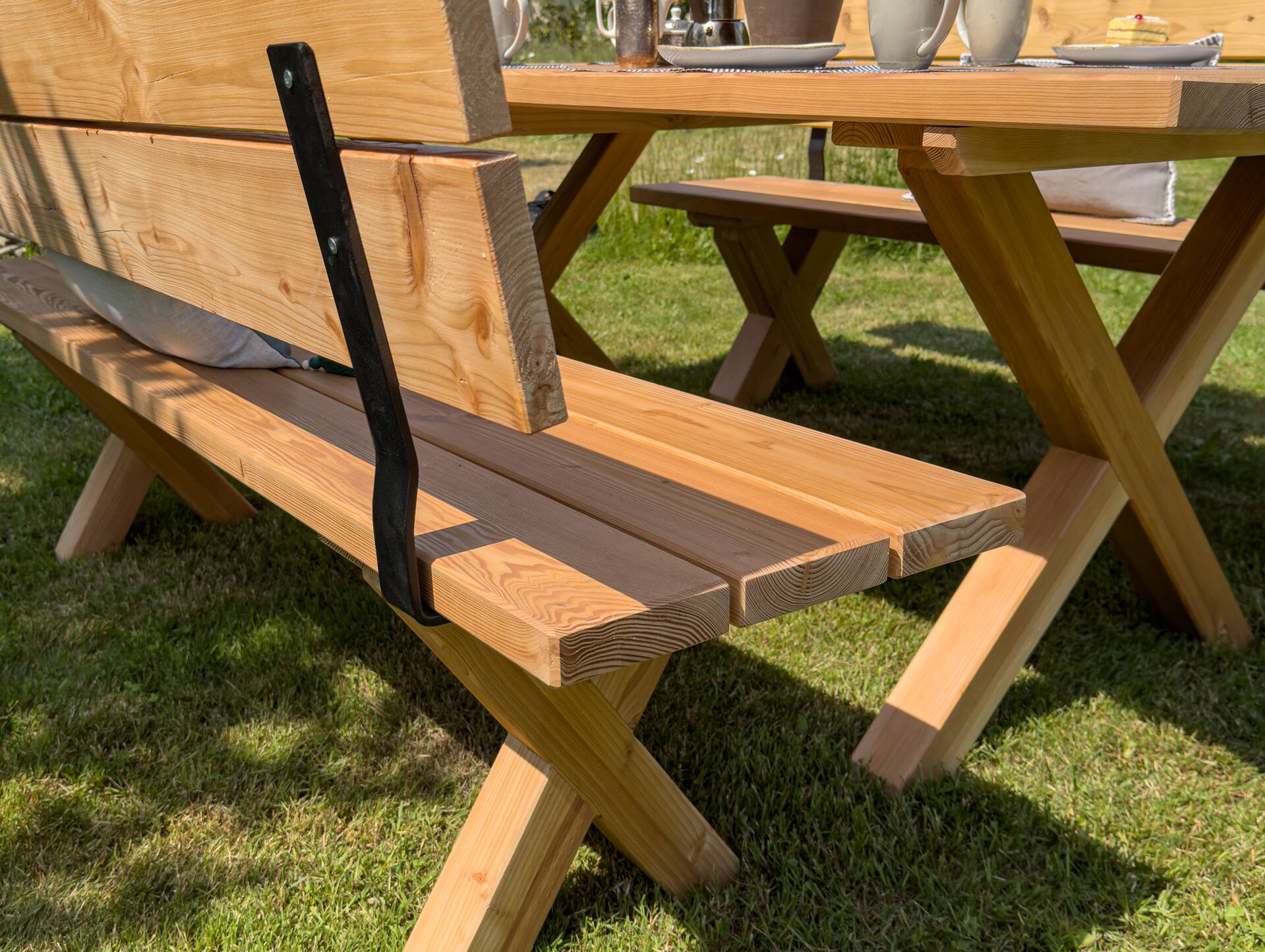 CANCUN Sitzbank / Gartenbank mit X-Beinen, Material Massivholz, Lärche natur 240 cm | mit Rückenlehne