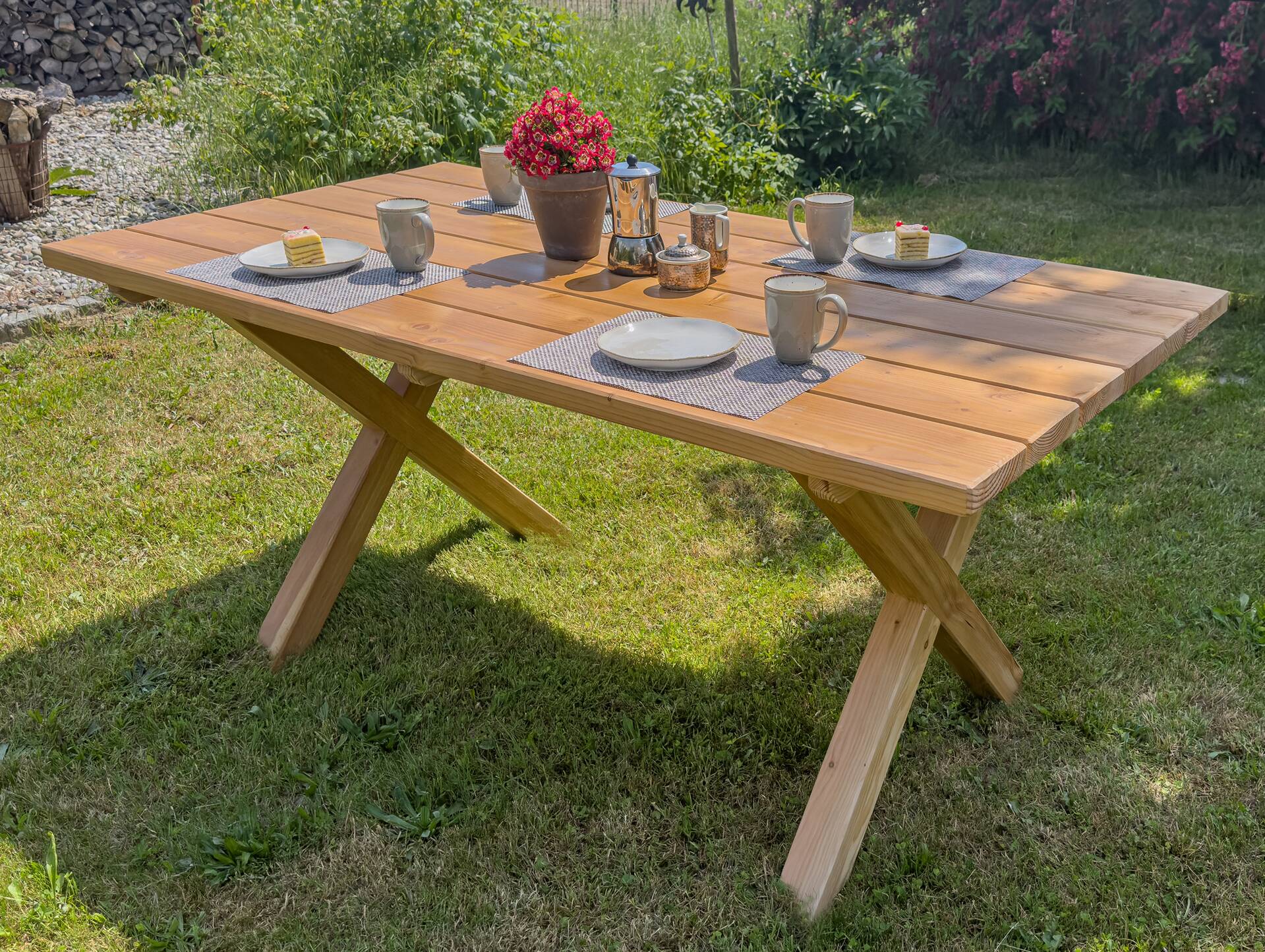 CANCUN Esstisch / Gartentisch mit X-Beinen, Material Massivholz, Lärche natur 200 x 100 cm