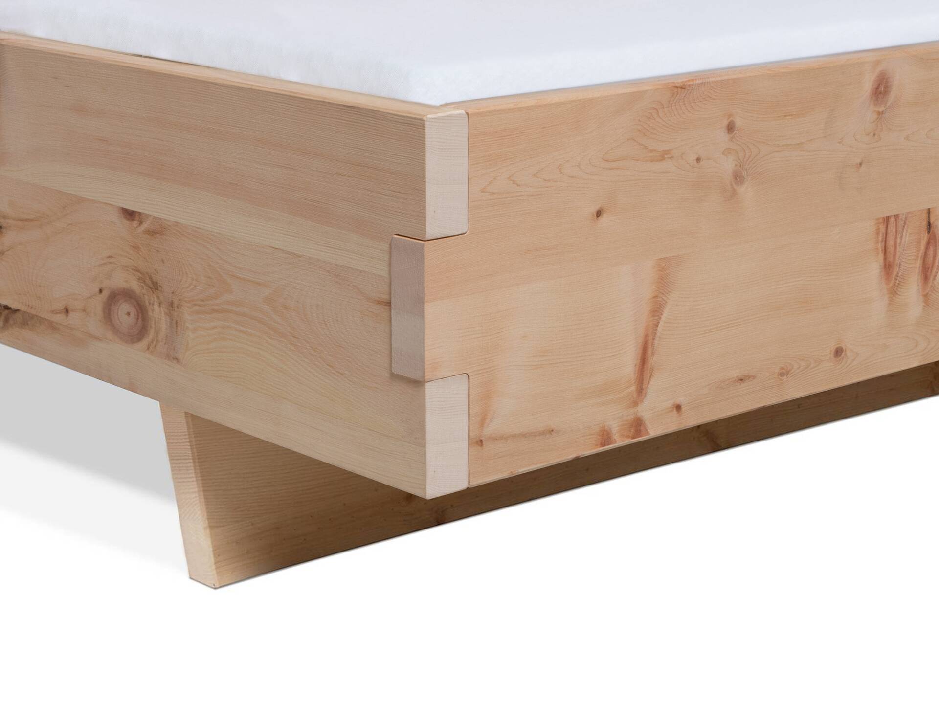 ZARUBA Zirbenbett mit Wangenfuß, Material Massivholz, ohne Kopfteil 120 x 200 cm