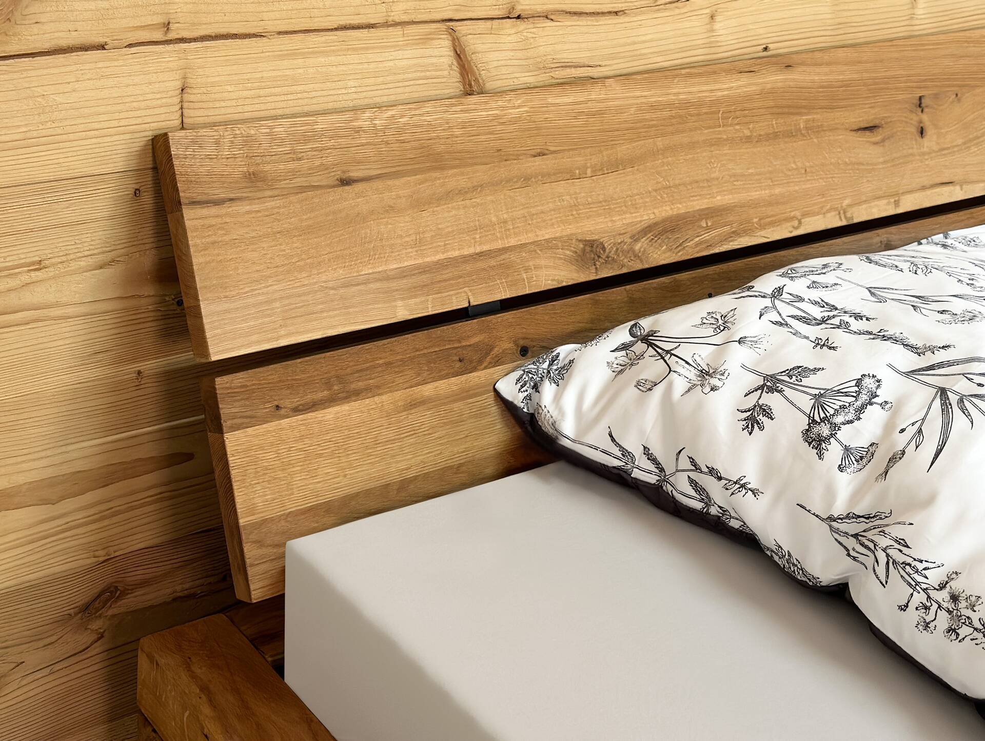 LIAS Balkenbett mit Kopfteil, Holz-Kufenfuß, Material Massivholz Eiche 140 x 200 cm